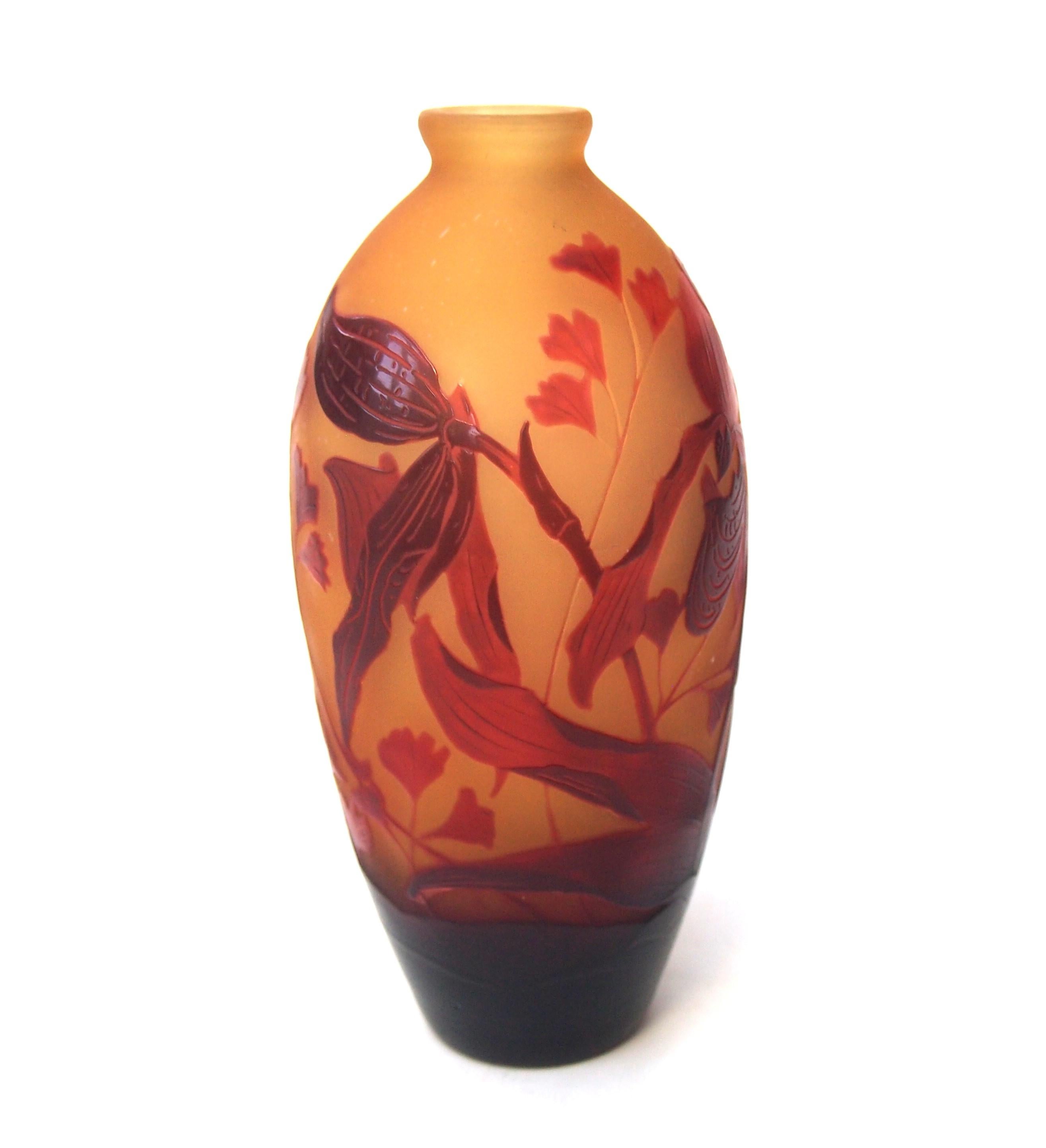 Jarrón de cristal camafeo D'argental Orchid realizado por Paul Nicolas para St Louis Francés en venta