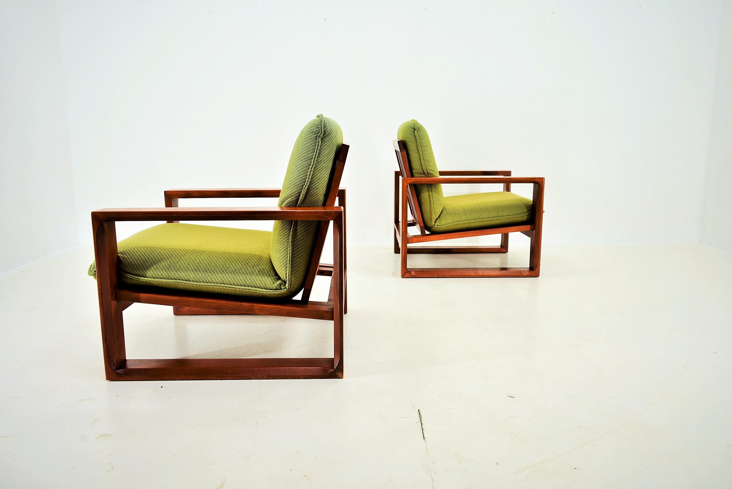 Czechoslovakian armchair pair designed by Miroslav Navratil in the 1970s.
Manufacturer Krkonošský nábytek Vrchlabí.
- good condition
- cleaned.