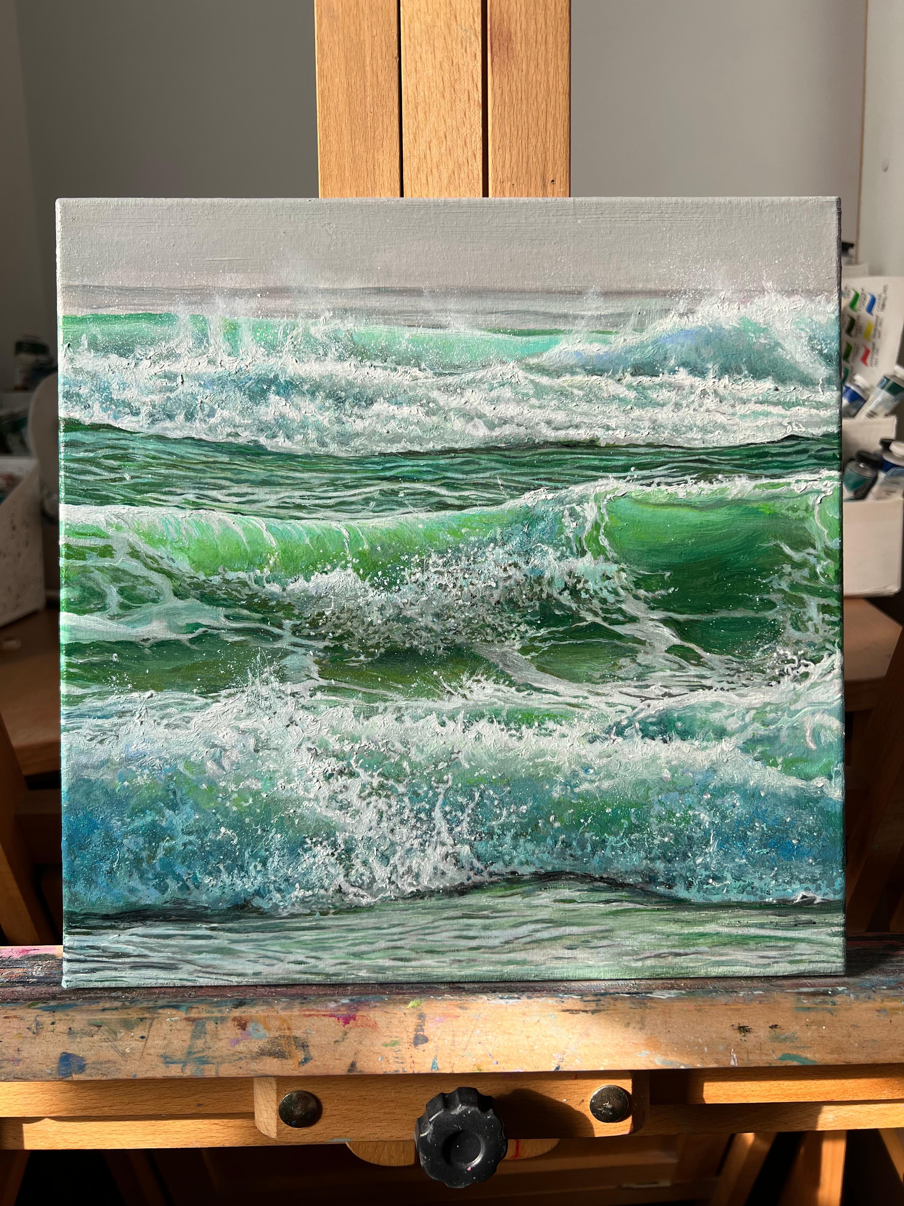 
C'è una bellezza cruda e indomita nel mare: qualcosa di feroce e allo stesso tempo profondamente calmante. Ci viene insegnato a temerlo: le onde che si infrangono, l'ignoto sotto di noi, il potere che può spazzare via tutto. Eppure, per chi si è