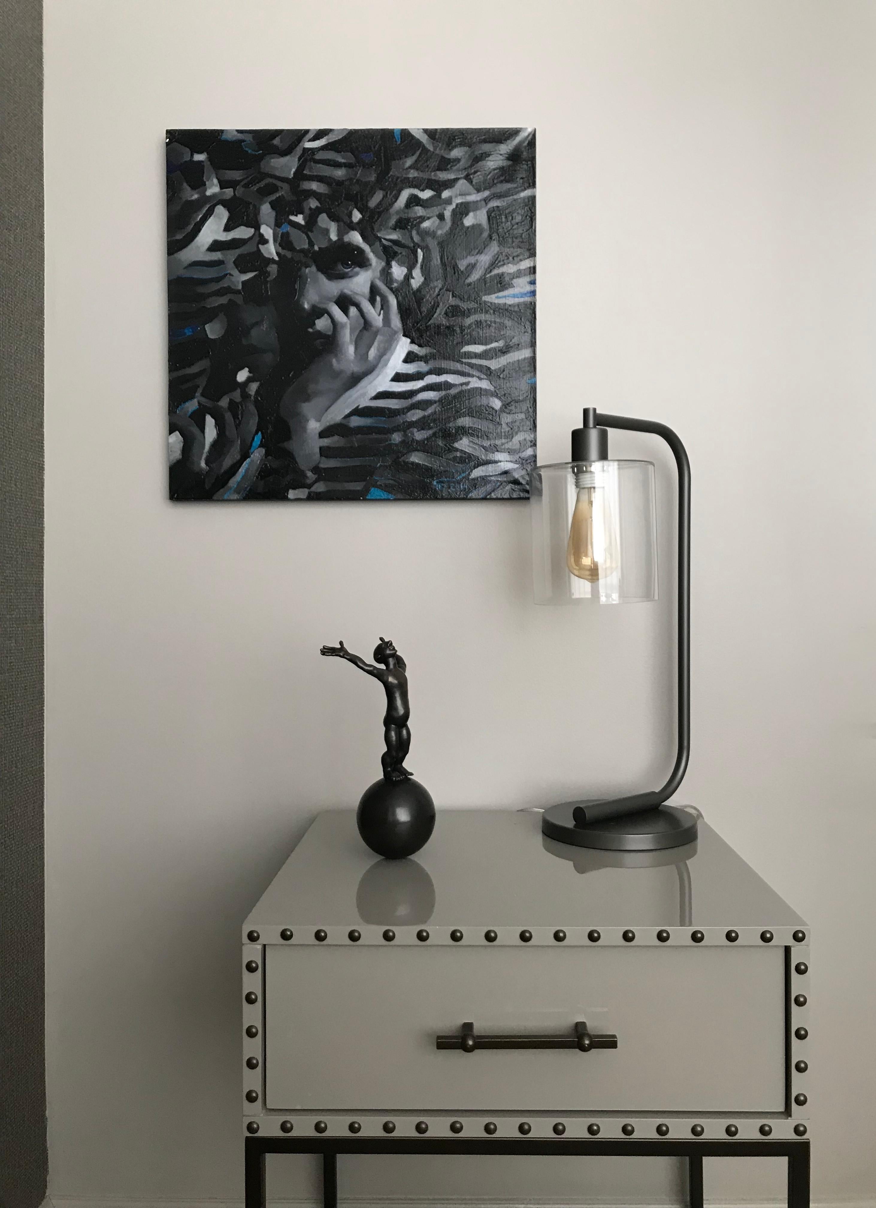 Hide and Seek (Porträt) - abstrakte Kunst, hergestellt in Schwarz-Weiß- und Blautönen (Zeitgenössisch), Painting, von Daria Kotlyarova