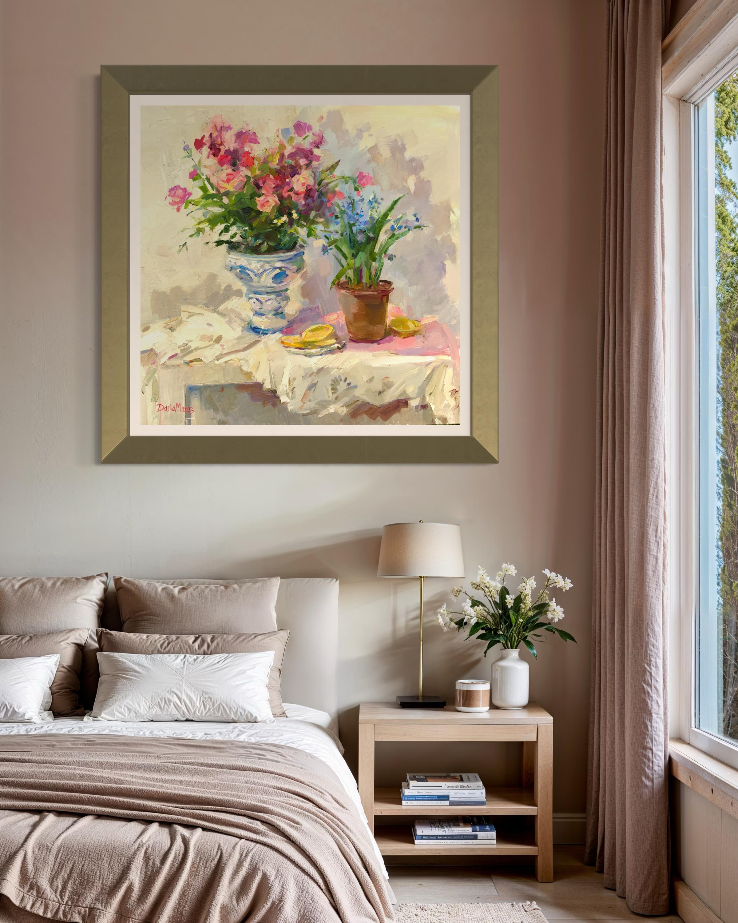 Blumen auf dem weißen Tisch im Angebot 6