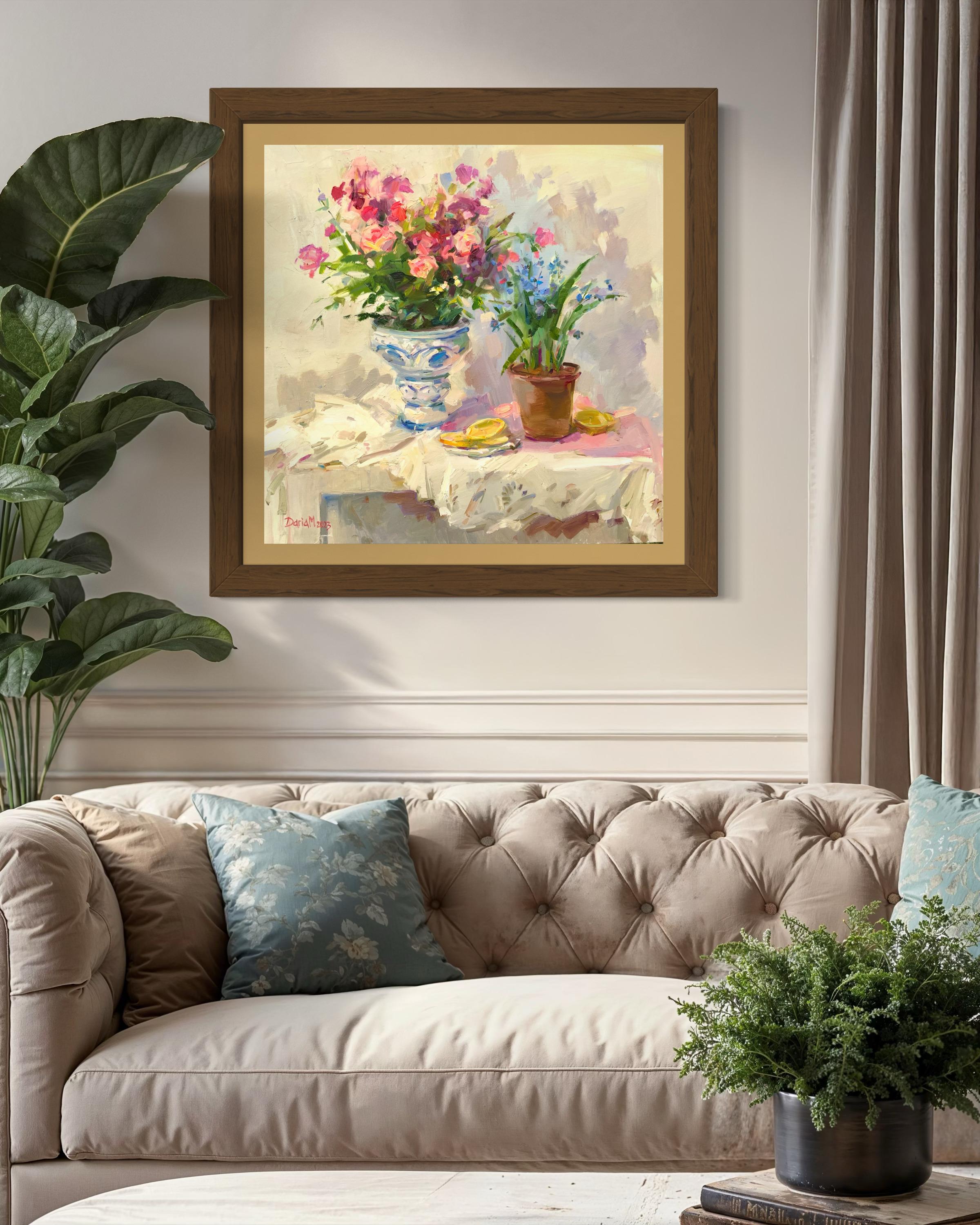 Blumen auf dem weißen Tisch im Angebot 8