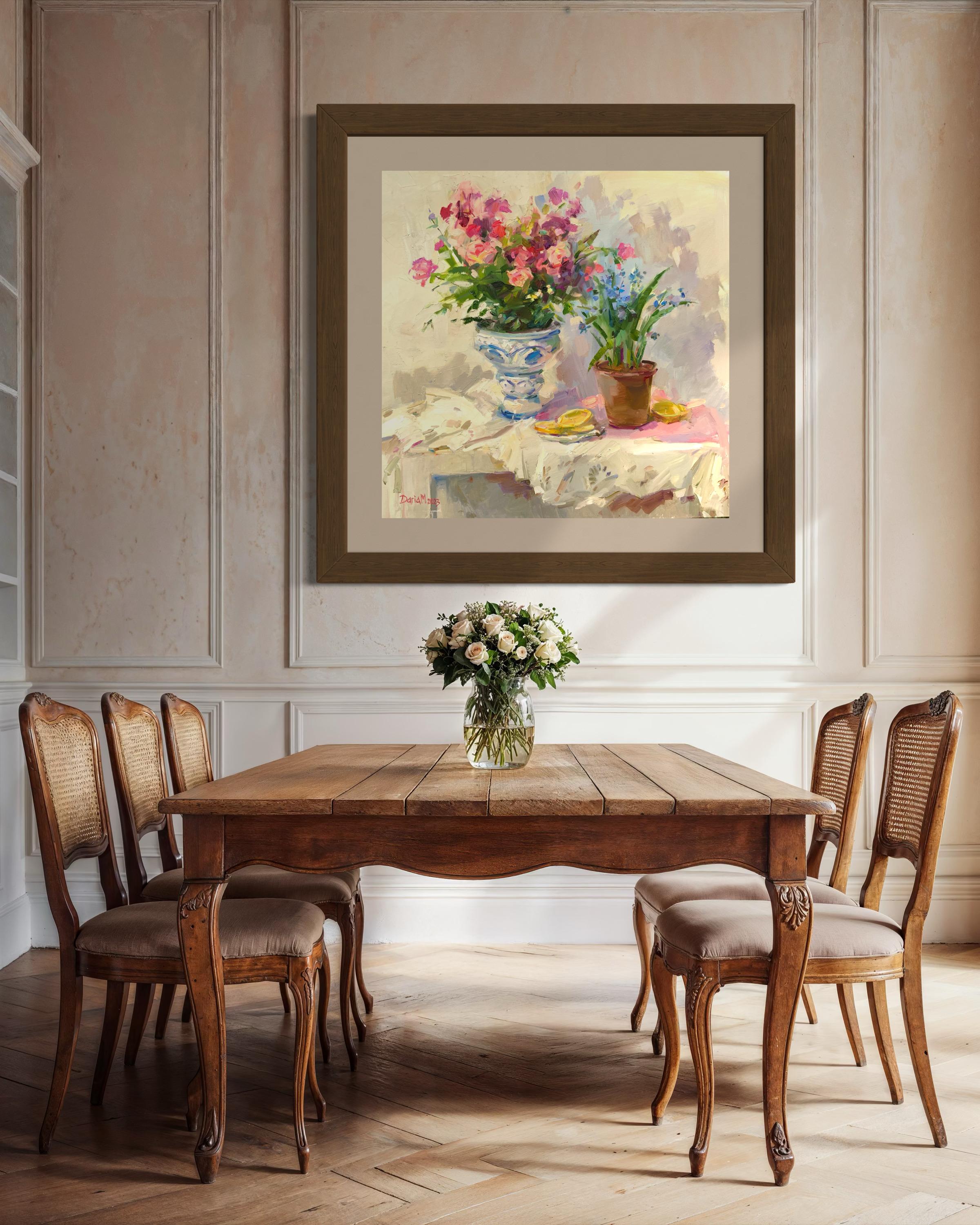 Blumen auf dem weißen Tisch im Angebot 9