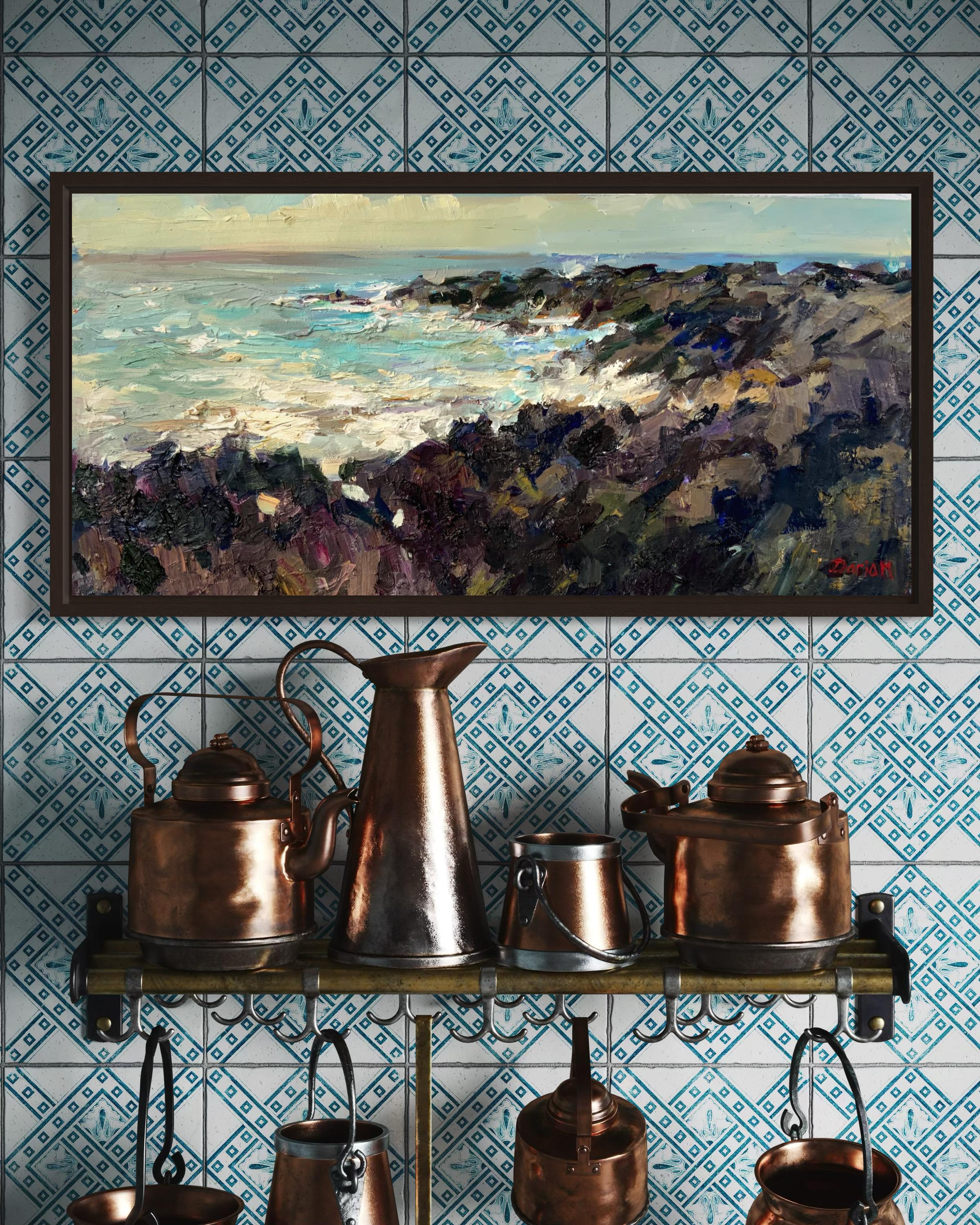Lueurs du soleil sur les falaises lointaines. Hawaii, Côte Nord, océan orageux - Noir Landscape Painting par Daria Molostnova