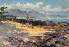 Morgenschatten auf dem Sand zwischen den Klippen