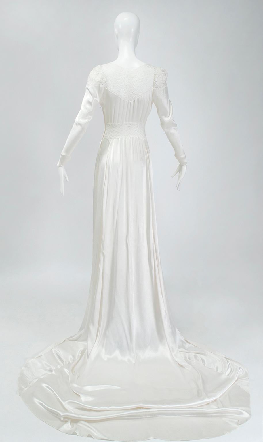 Fast nacktes weißes Satin-Deko-Hochzeitskleid aus Satin mit transparenten Spitzeneinsätzen aus Satin - XS, 1930er Jahre (Grau) im Angebot