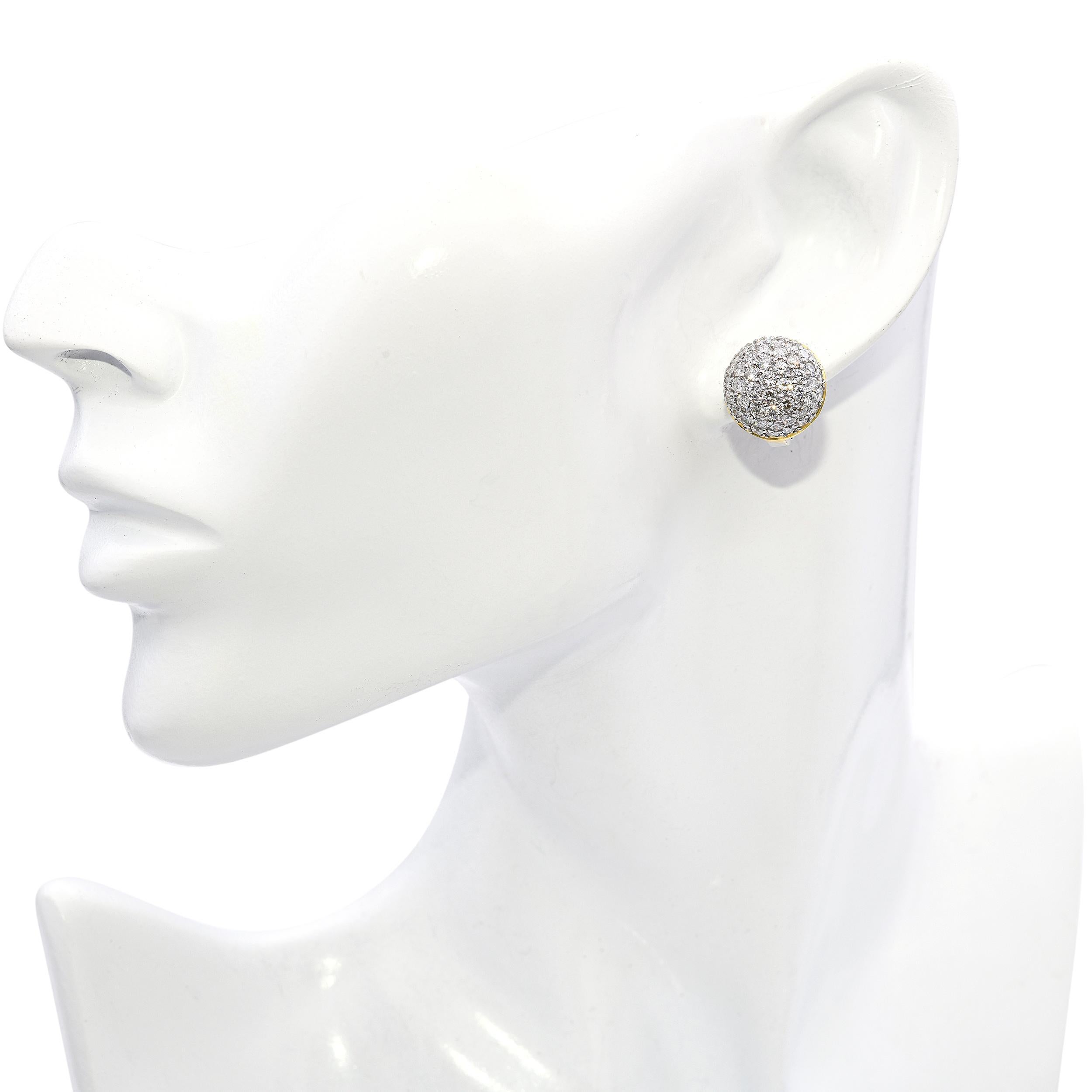 Taglio brillante Orecchini a cupola con diamante Dario in oro giallo 18k da 3,3tcw in vendita