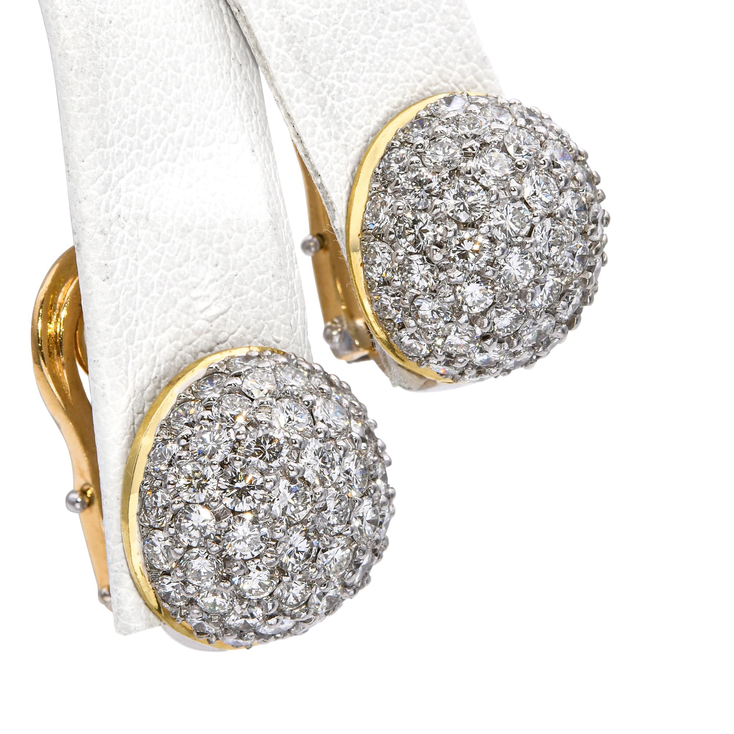 Orecchini a cupola con diamante Dario in oro giallo 18k da 3,3tcw in vendita 1