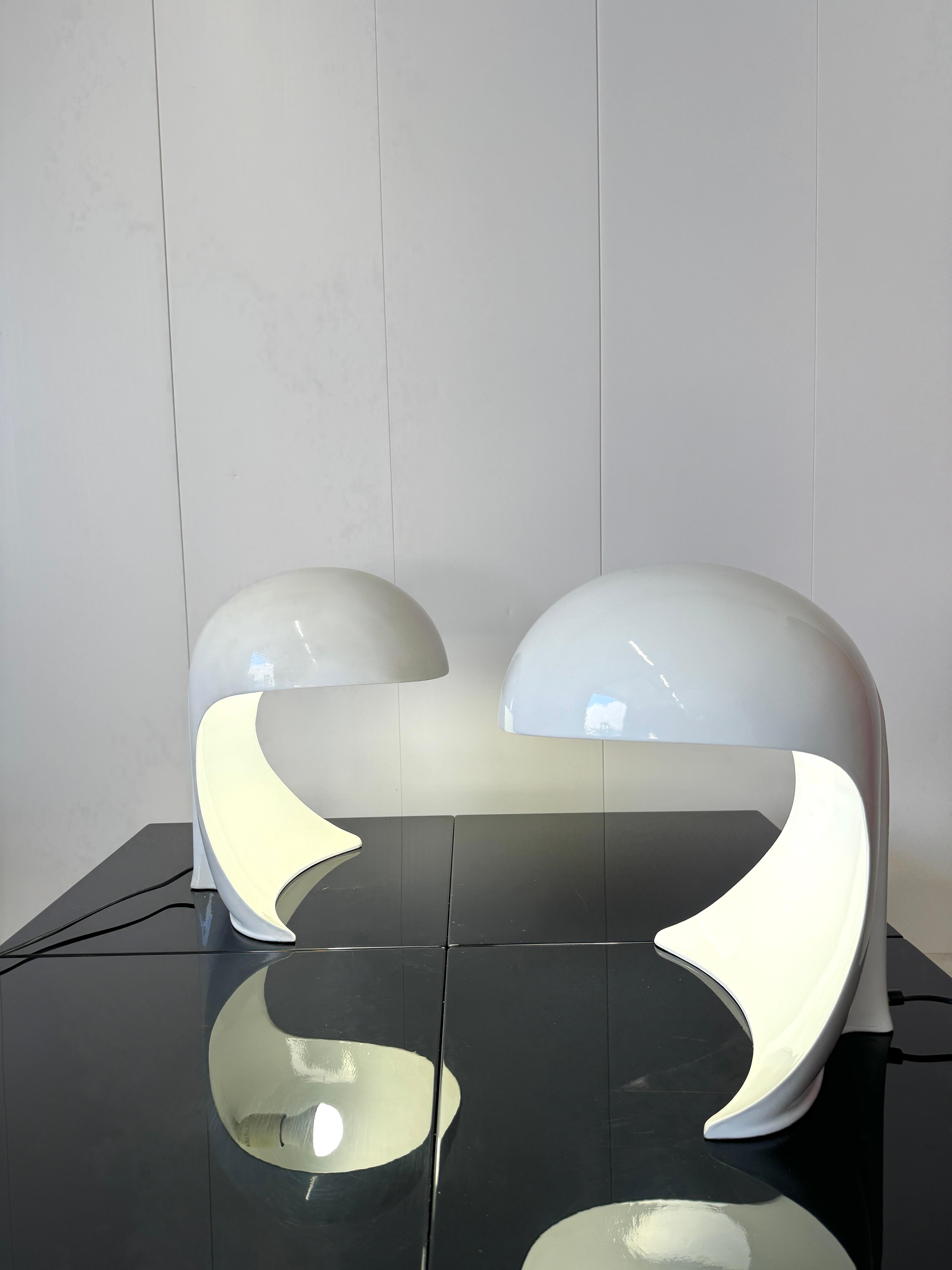 Rare paire de lampes de table en métal laqué.
Modèle Dania
Designer Dario Tognon
Fabricant Artemide
Année 1969