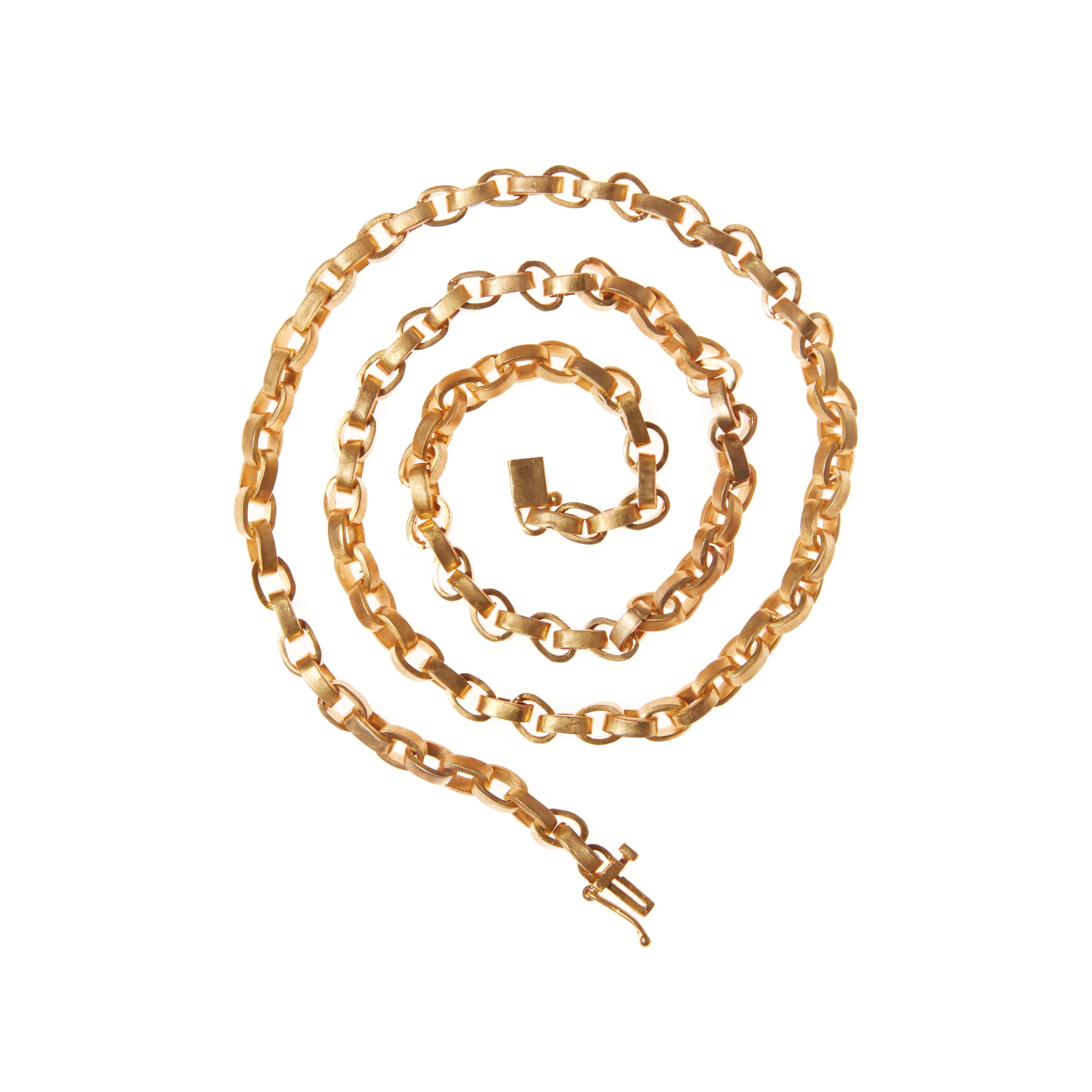 Darius Jewels Signature Chain is crafted entirely by hand and includes the designer's signature clasp featuring a double lock closure. 

18K Yellow Gold
17