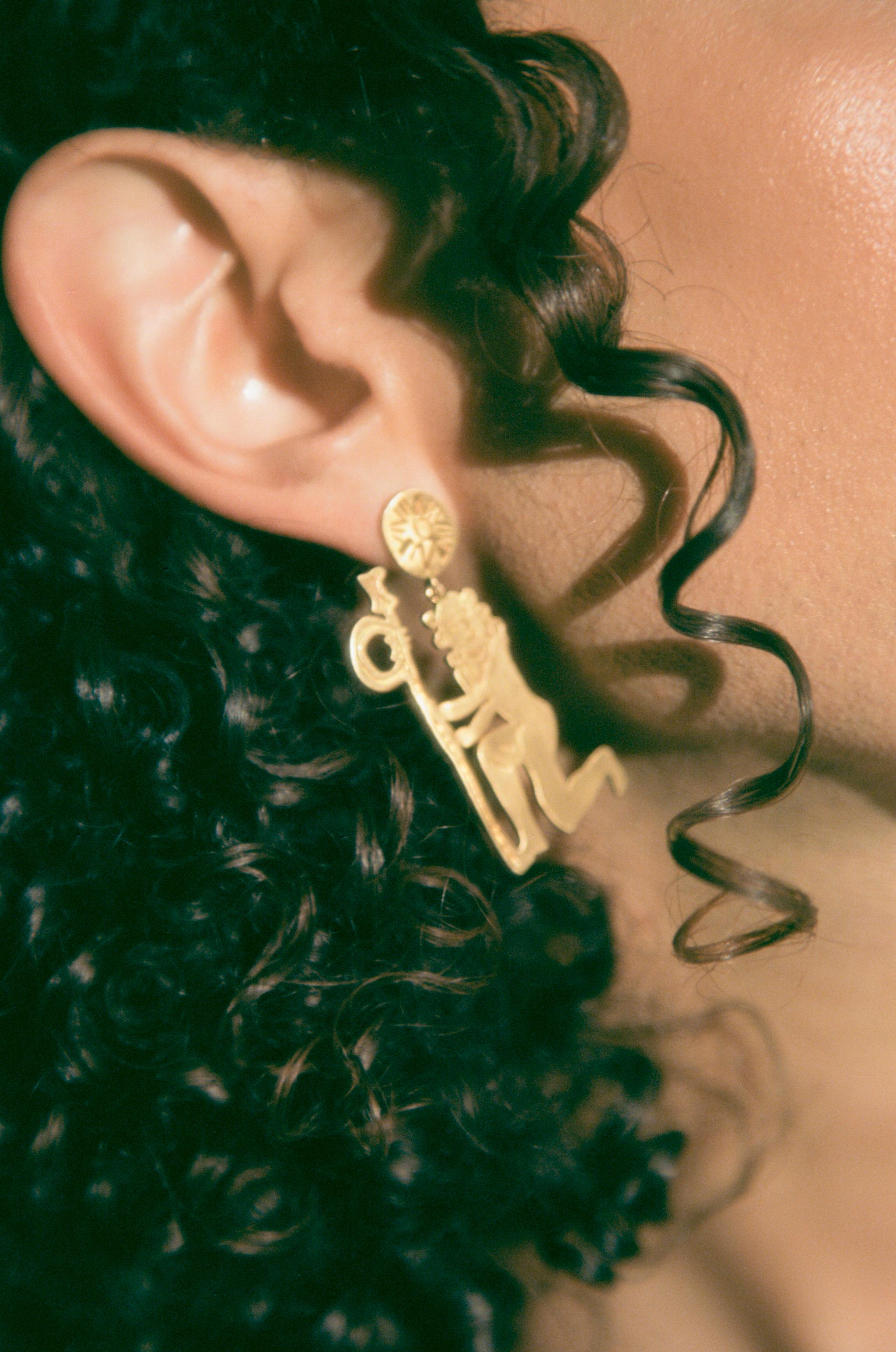 Contemporary Darius Jewels Sisters Ear Pendants For Sale