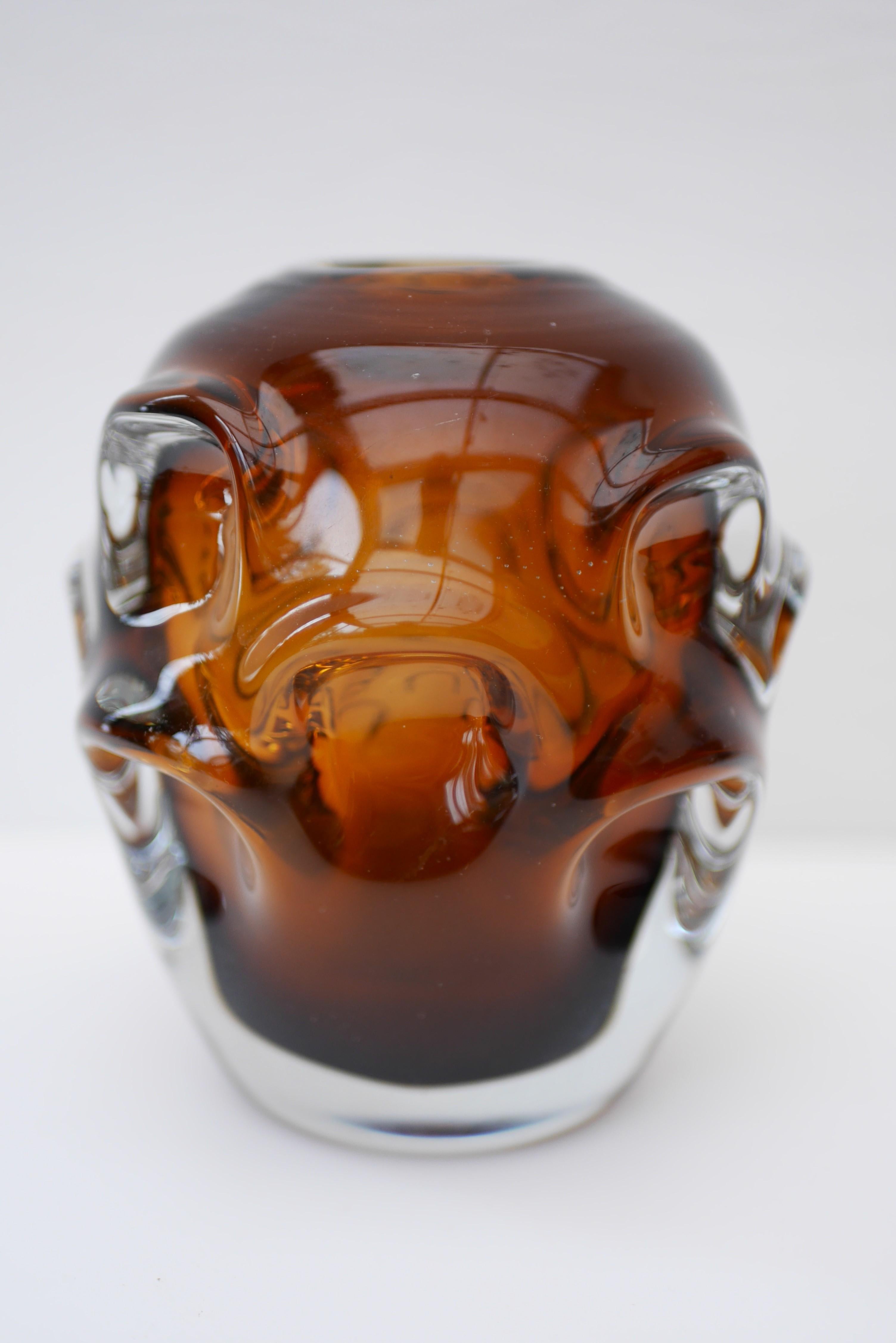 Vase en verre d'art ambre foncé par Börne Augustsson pour Åseda, Suède Bon état - En vente à Skarpnäck, SE