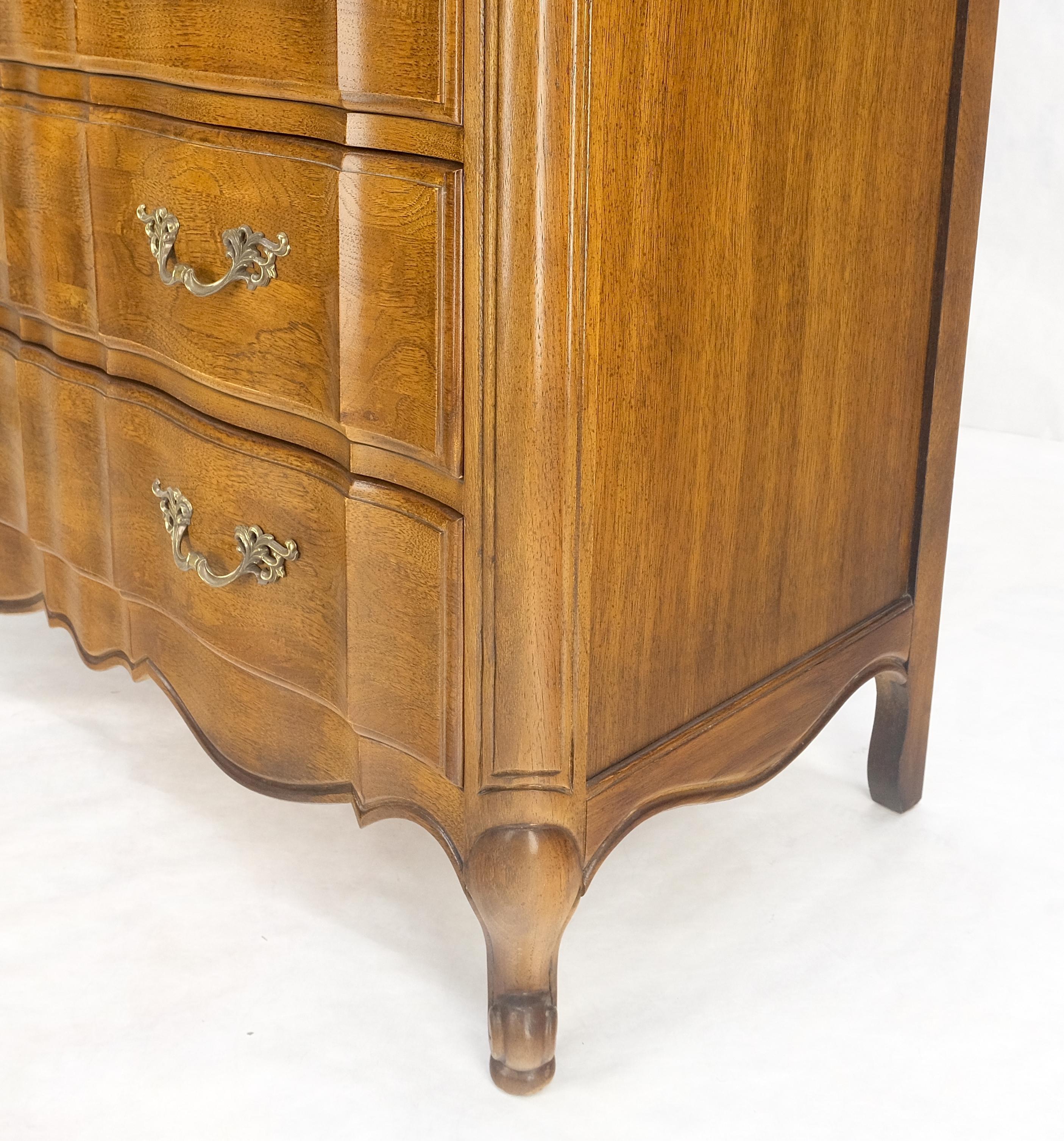Dark Amber Tone 6 Drawers High Boy French Chest of Drawers by Thomasville MINT! For Sale 4
