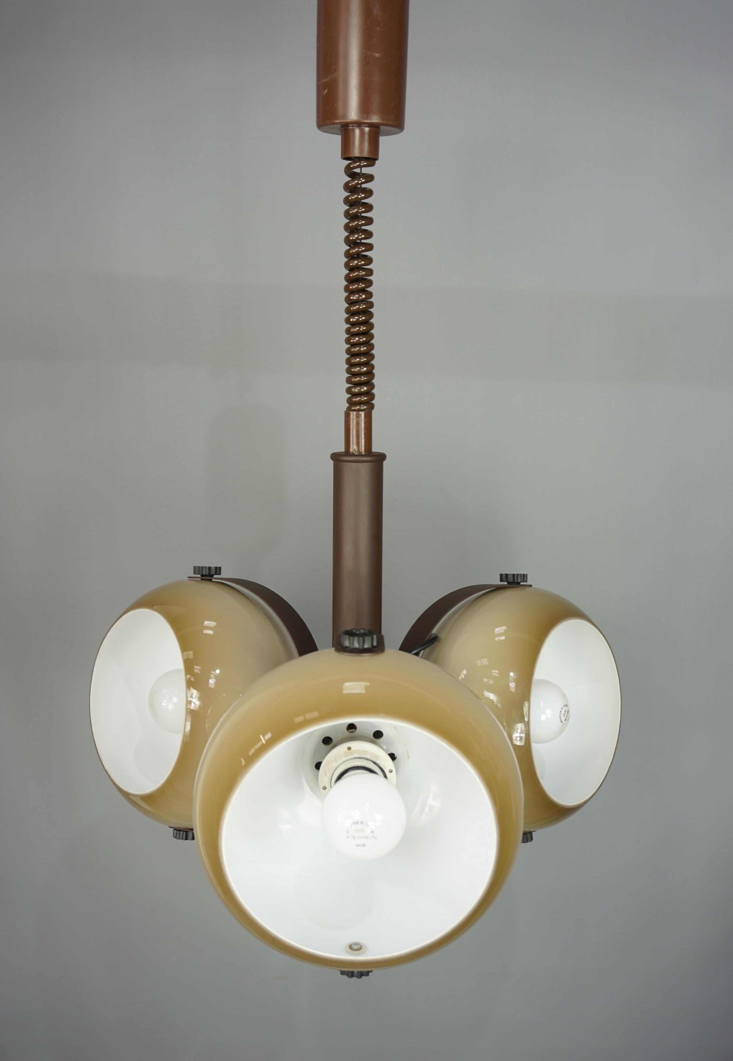 Total vintage look for this chandelier up and down system , Dutch design of the 1960s by Dijkstra Lampen, consisting of three orientable ABS globes. All in very good state of conservation.