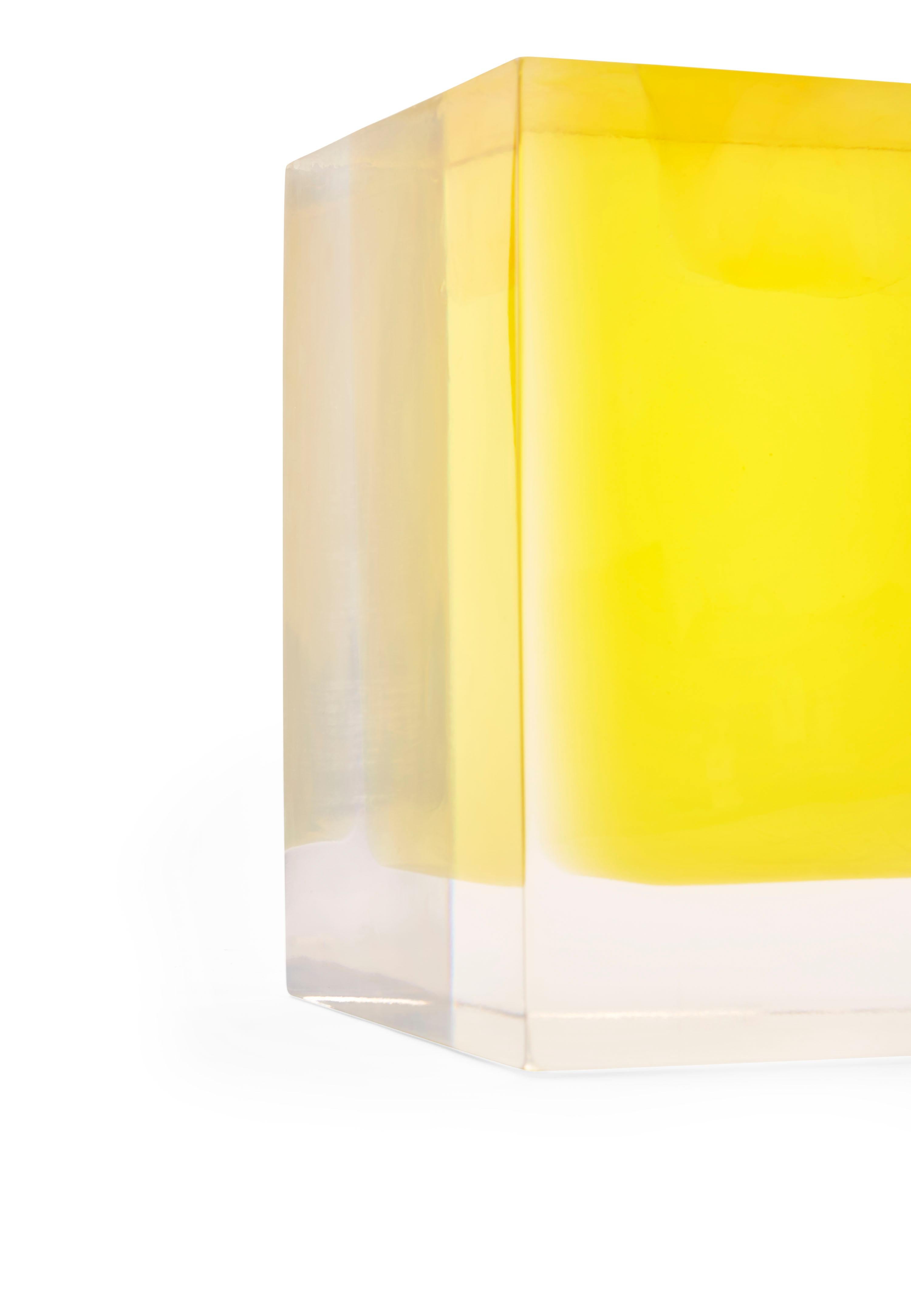 Vietnamien Table d'appoint Dark and Stormy de Lauren Rottet en vente