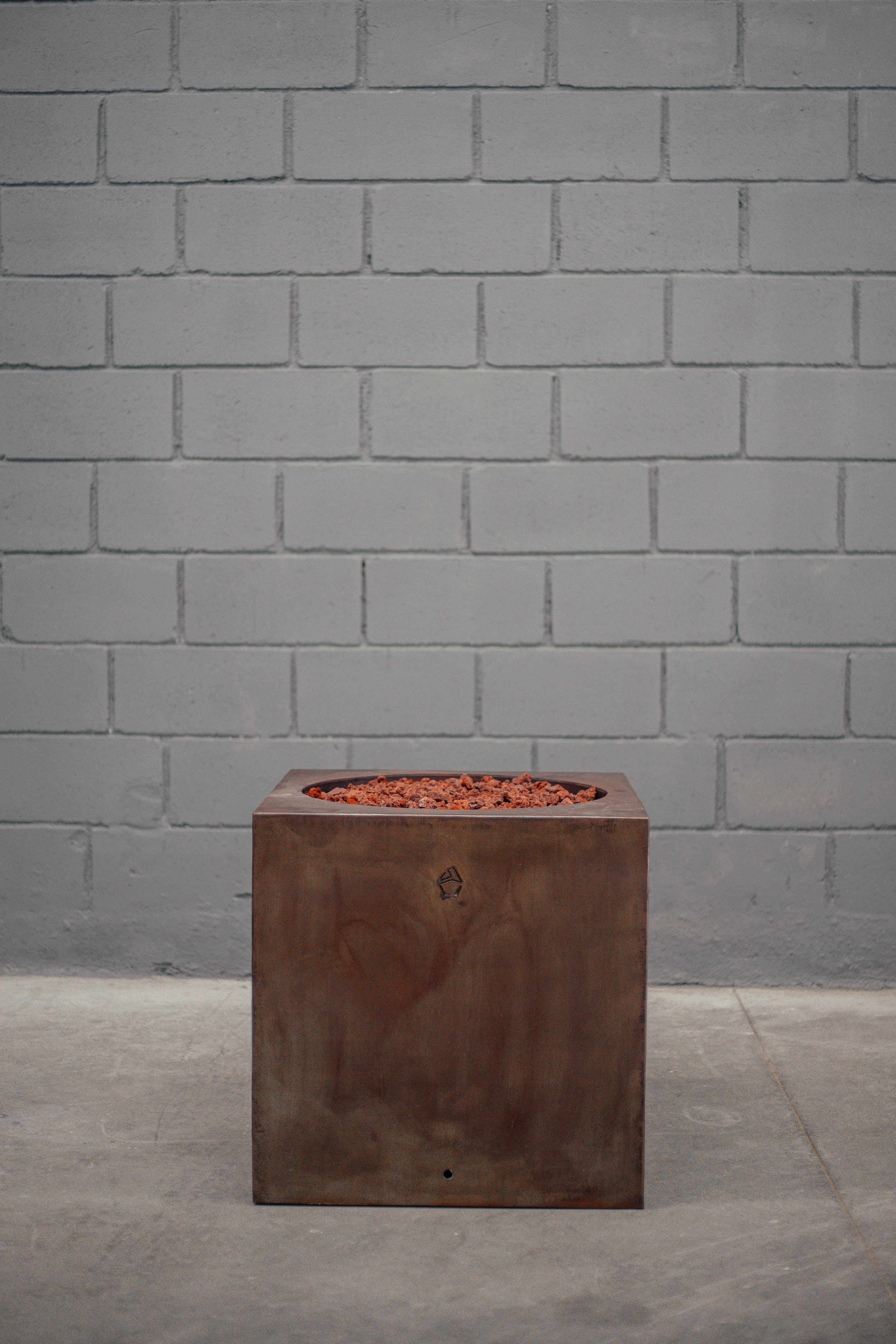 Dark Black Cubus Firepit by Andres Monnier In New Condition For Sale In Geneve, CH