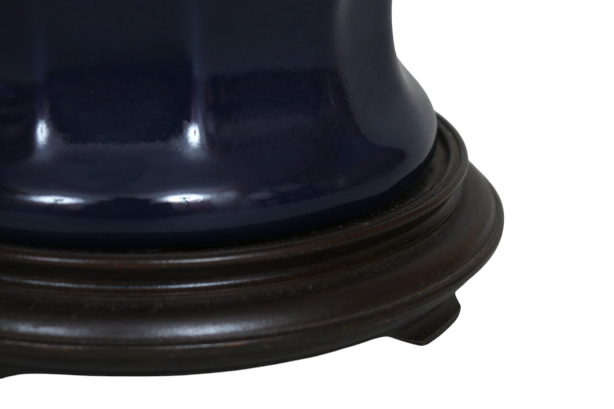 Dark Blue Ceramic Ginger Jar Table Lamp In Good Condition For Sale In Bradenton, FL