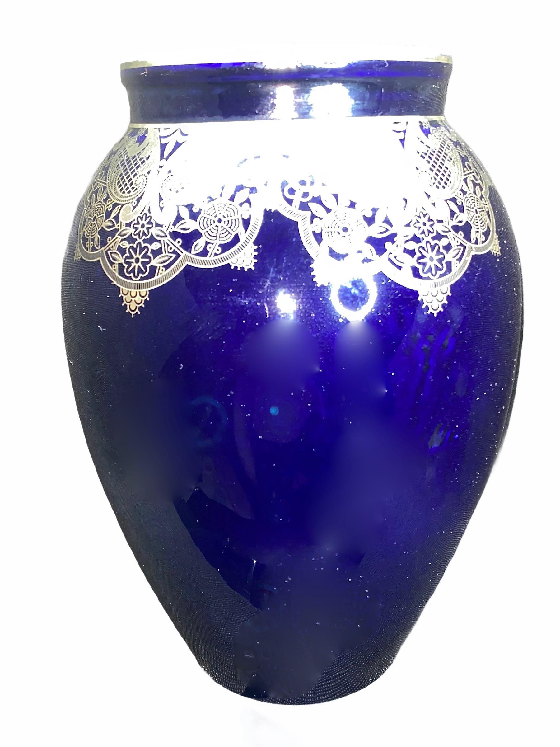 Mid-Century moderno Vaso con sovrapposizione di argento colorato blu scuro di Hutschenreuther Hohenberg, Germania, anni '30 in vendita