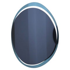 Grand miroir éclipse bleu foncé sculpté à la main, Laurene Guarneri