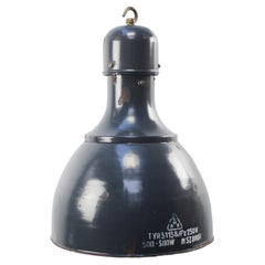 Ciondoli in ottone industriale vintage con smalto blu scuro