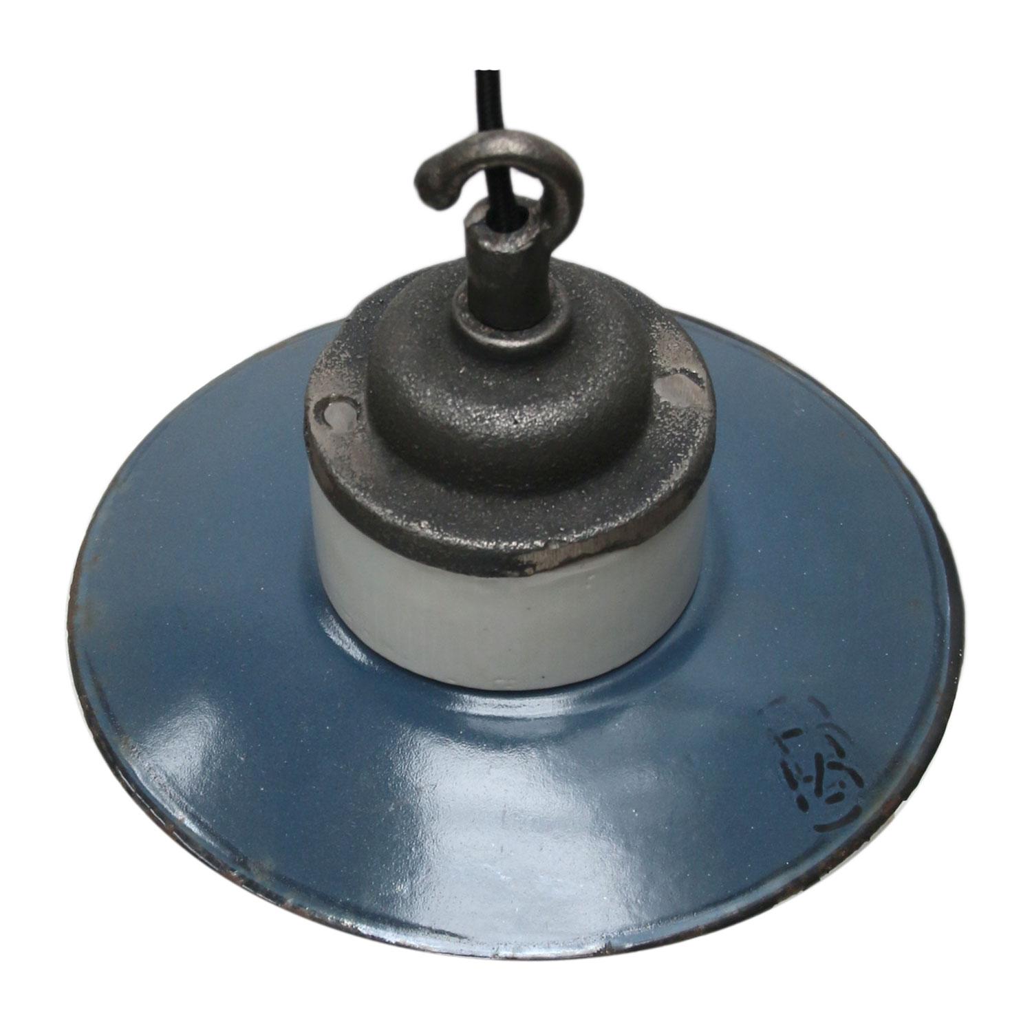 Porcelain Industrial hanging lamp.
White porcelain, cast iron and clear glass.
blue enamel shade
2 conductors, no ground.

Weight: 2.00 kg / 4.4 lb

Priced per individual item. All lamps have been made suitable by international standards for