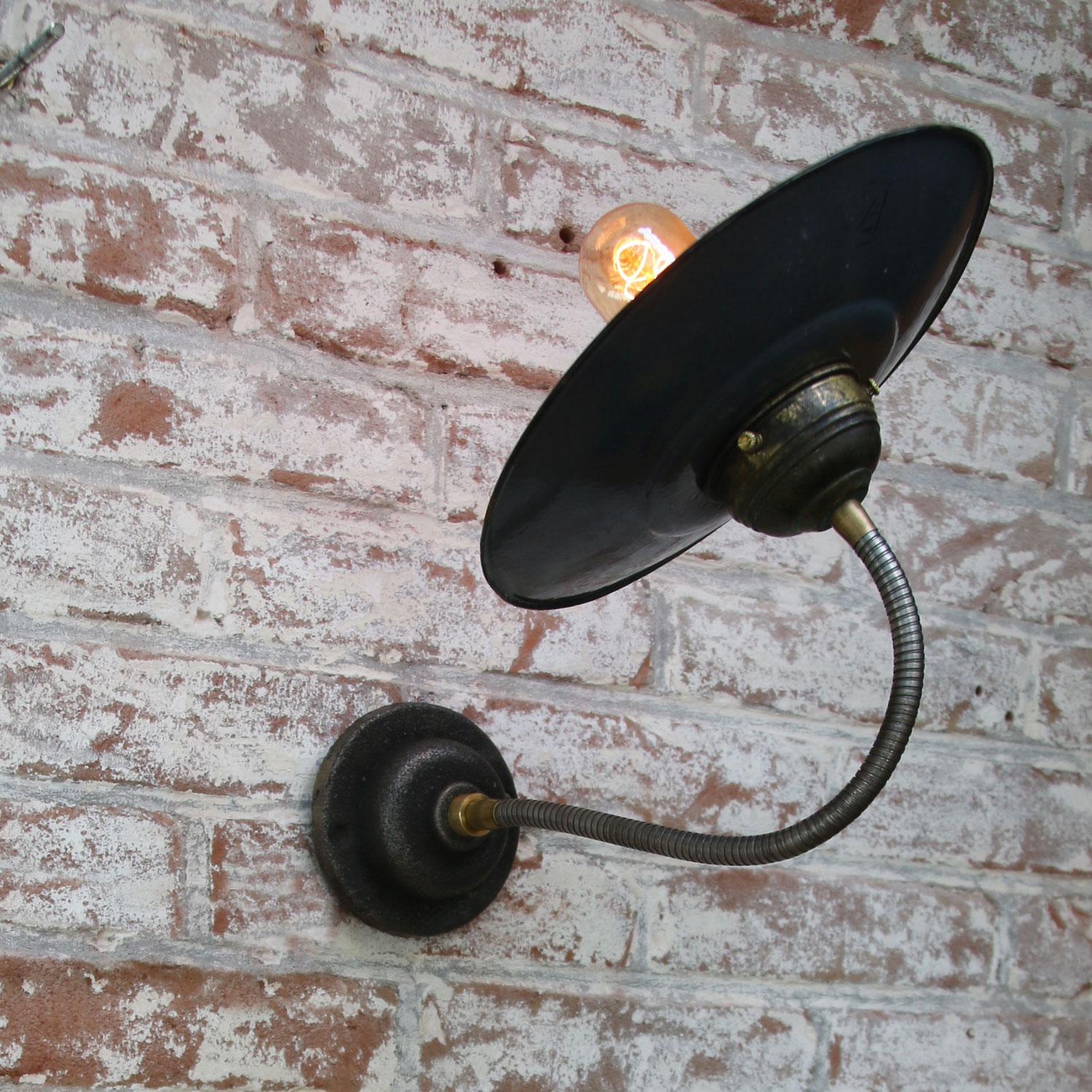 Dunkelblaue Emaille Vintage Industrial Flexible Arm Wand Lights Scones im Zustand „Gut“ im Angebot in Amsterdam, NL