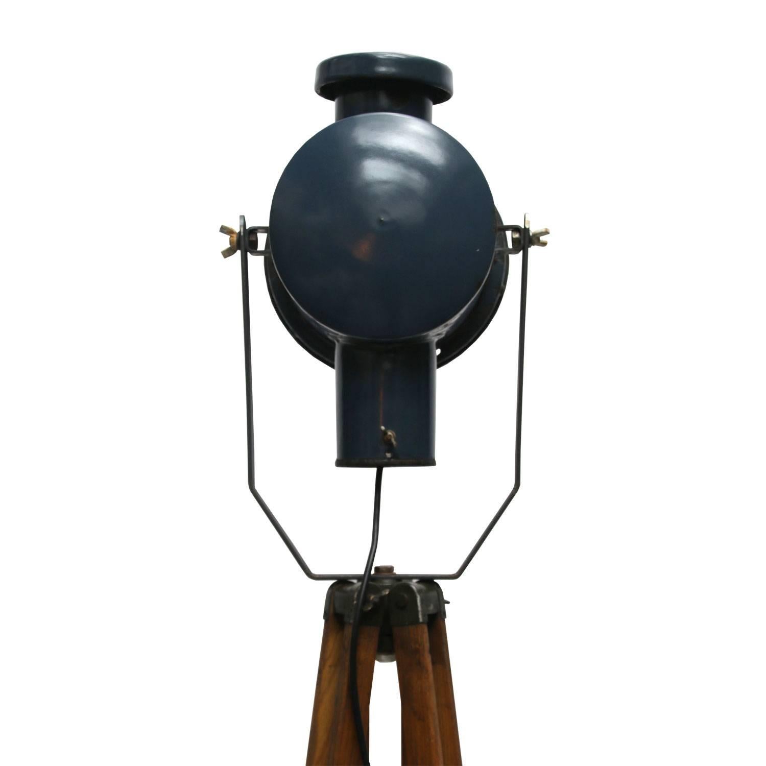 Dark Blue Enamel Vintage Industrial Wooden Tripod Spot Light Floor Lamp In Good Condition In Amsterdam, NL