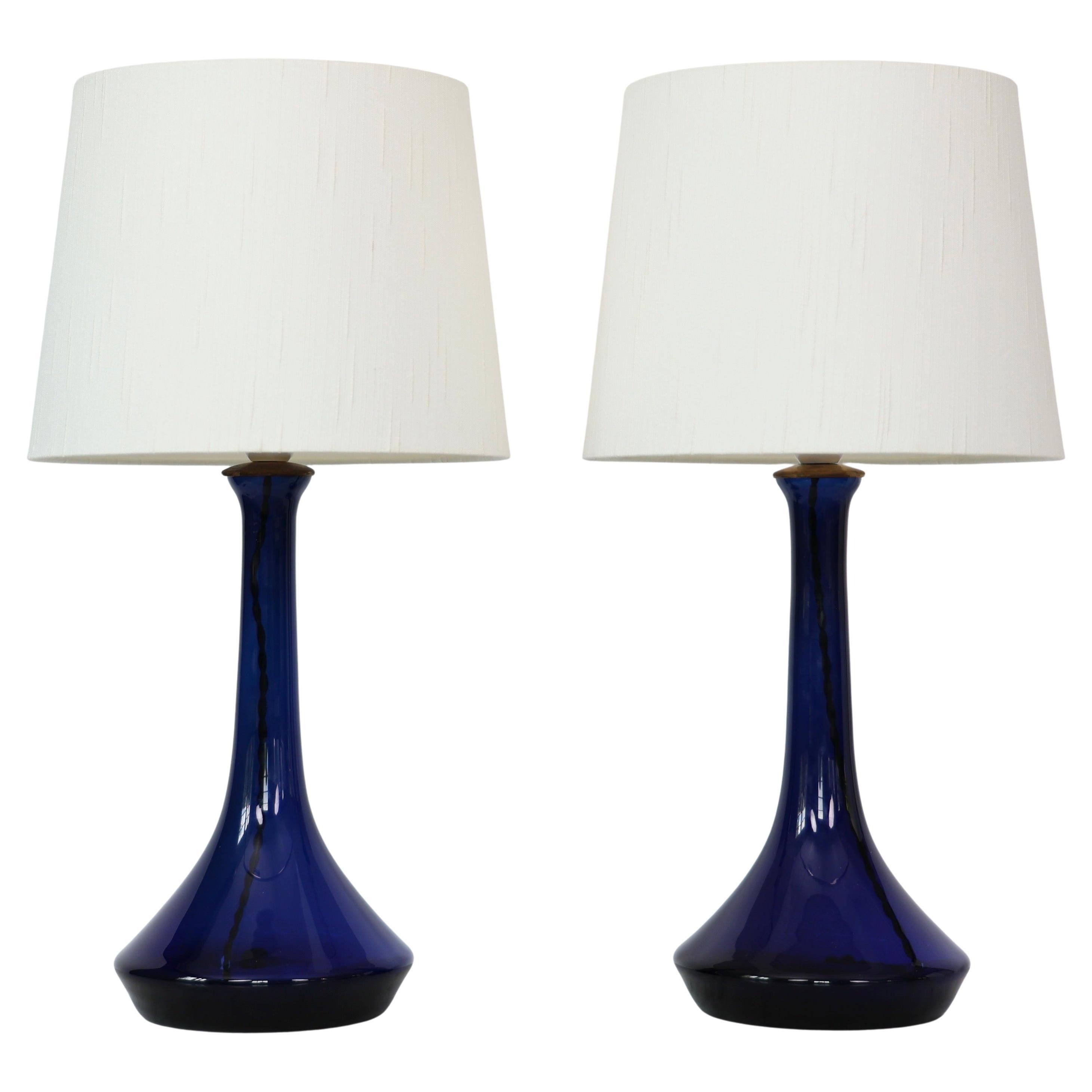 Lámparas de mesa de cristal azul oscuro de Lisbeth Brams para Fog and Morup, Años 60, Dinamarca en venta