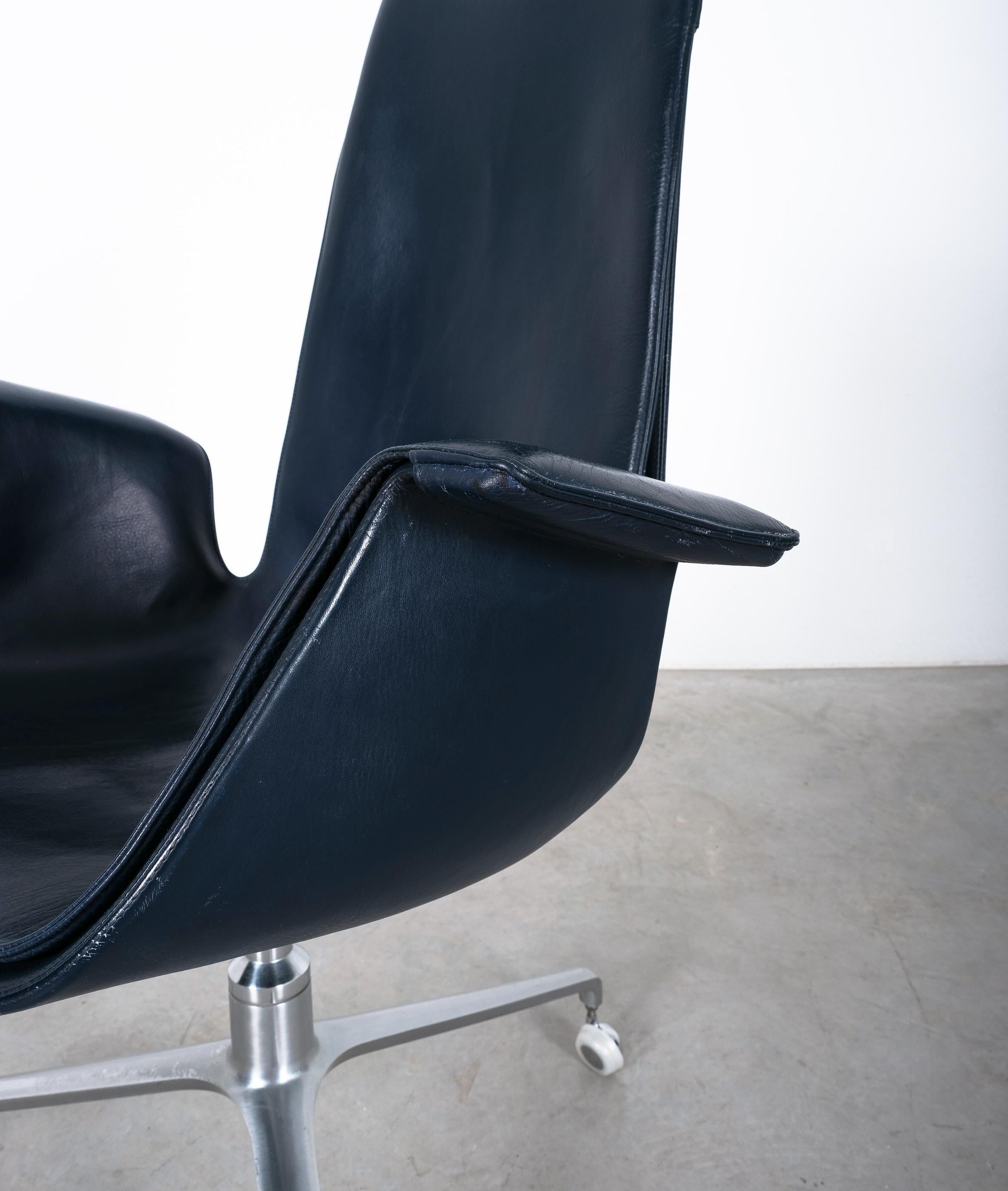 Dark Blue High Back Bird Desk Chairs (5) by Fabricius and Kastholm FK 6725, 1964 In Good Condition For Sale In Vienna, AT