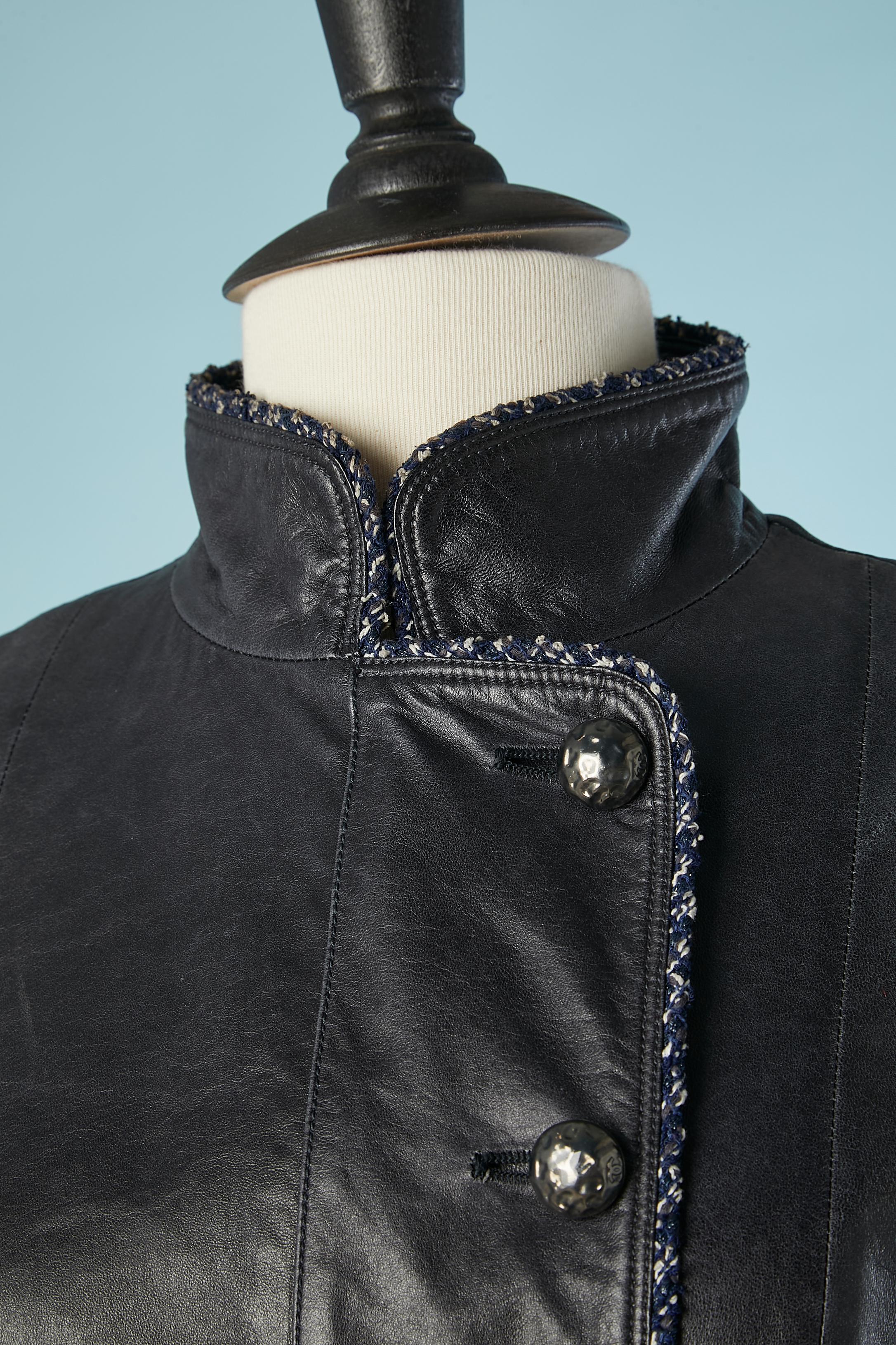 Dark blue leather jacket with tweed details on elbow and piping. Branded buttons in the middle front and on the cuff. Hidden zip in the middle front under the button placket.
Leather: lambskin. Branded lining: 80% cotton, 20% silk. Inset ( tweed