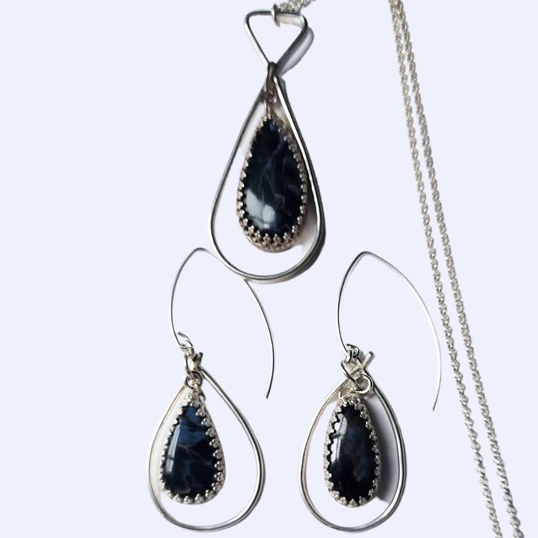 Women's Dark Blue Pietersite Necklace and Earrings Set For Sale