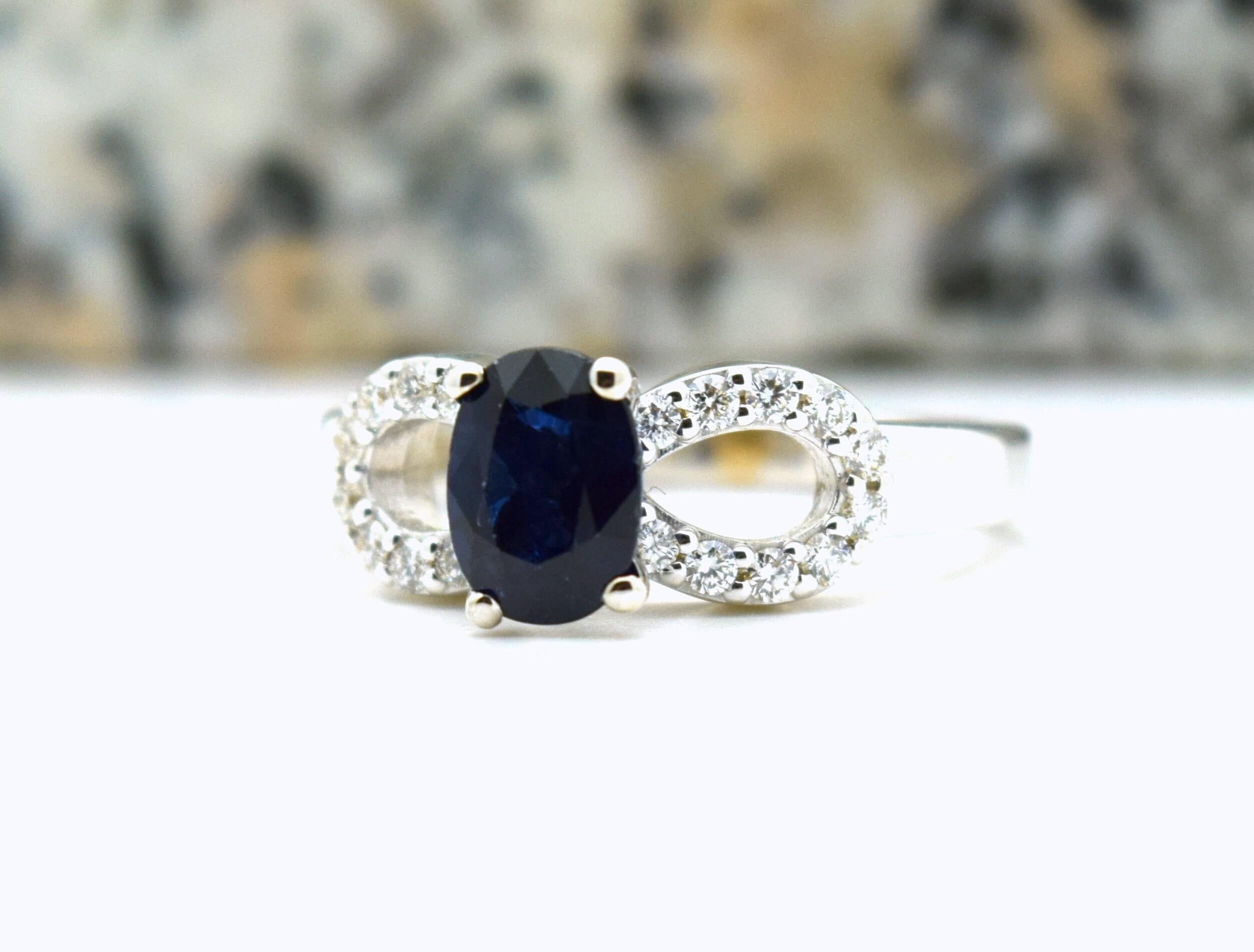 Dark blue sapphire ring 18KT gold For Sale 1