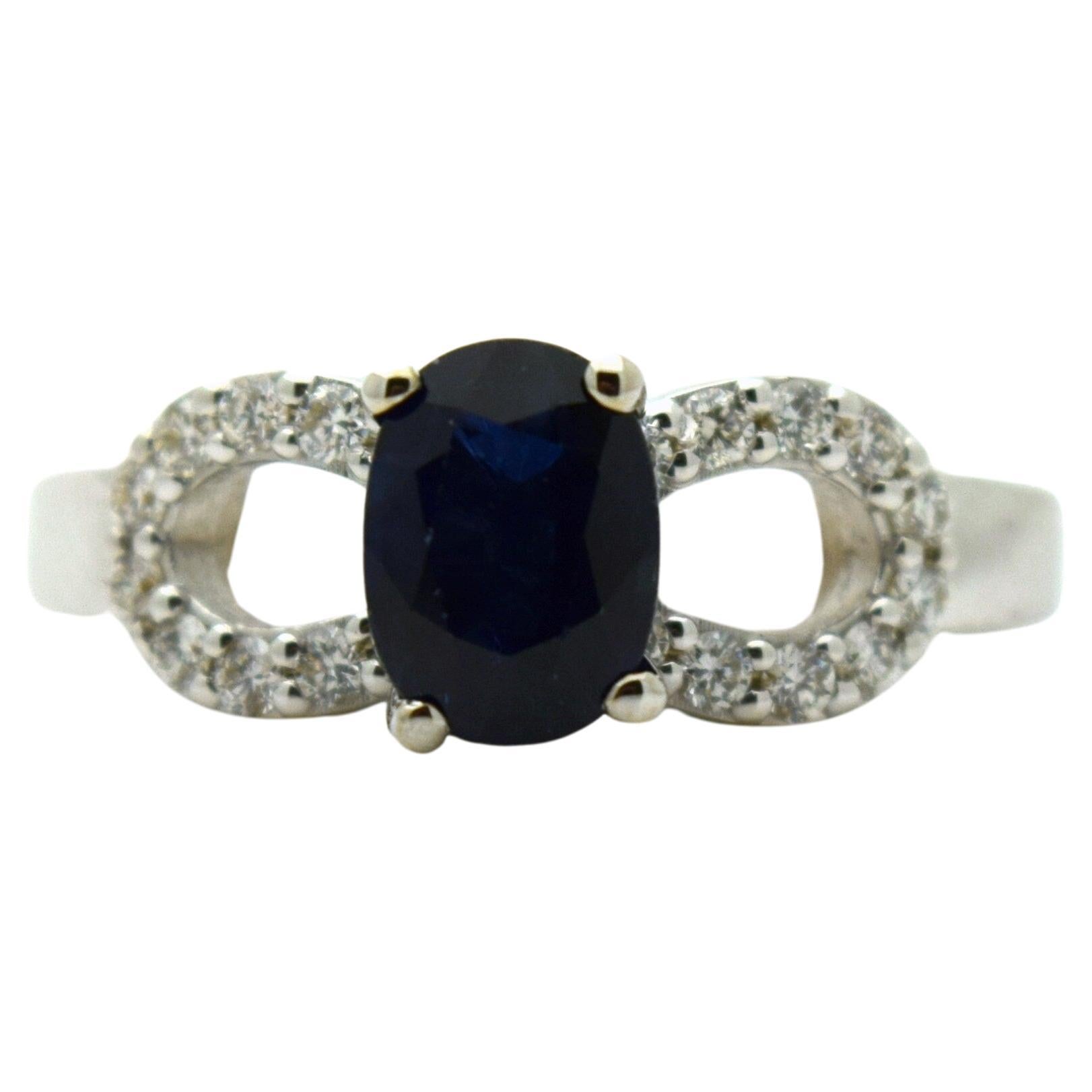 Dark blue sapphire ring 18KT gold