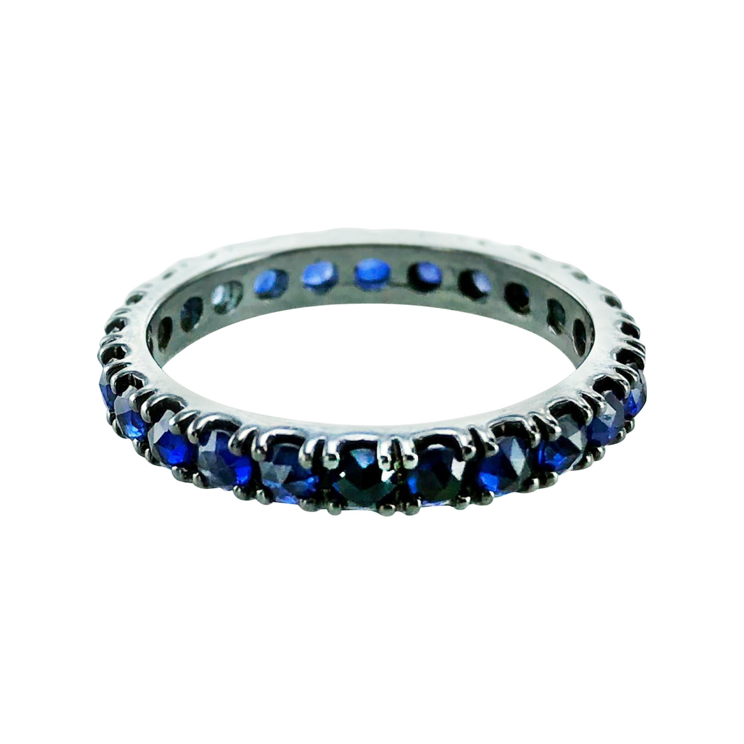 Dark Blue Sapphires 1.60 Carats Set in Black 18kt Gold, Unisex Eternity Ring