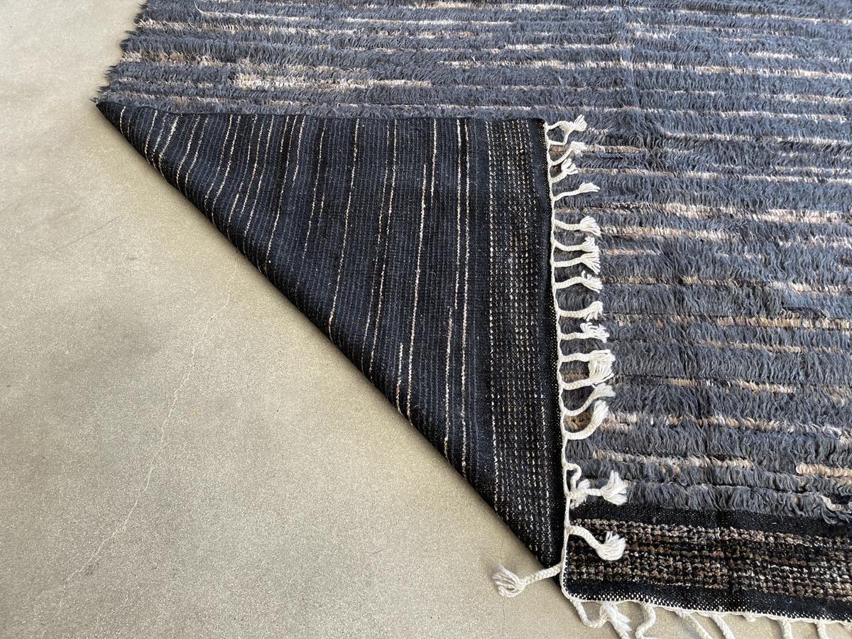 Dark Blue Shag Rug In New Condition In Los Angeles, CA