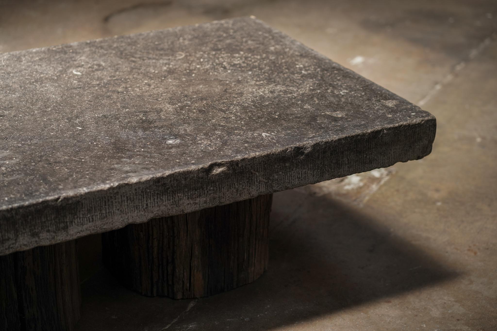 20ième siècle Table basse en pierre bleu foncé en vente