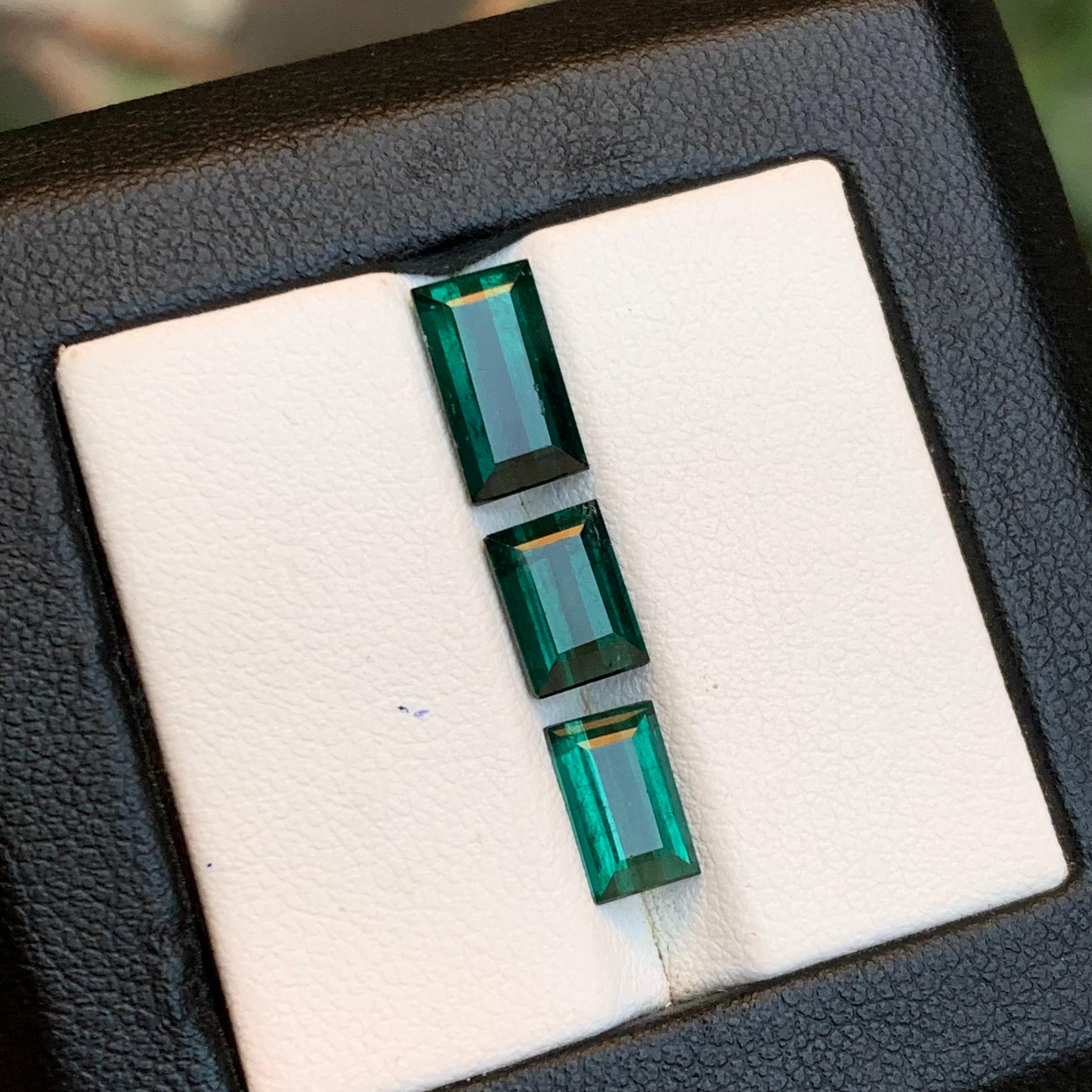 Women's or Men's Dark Bluish Green Tourmaline 5.50 Ct Baguette Cut Natural Loose Gemstones Parcel For Sale