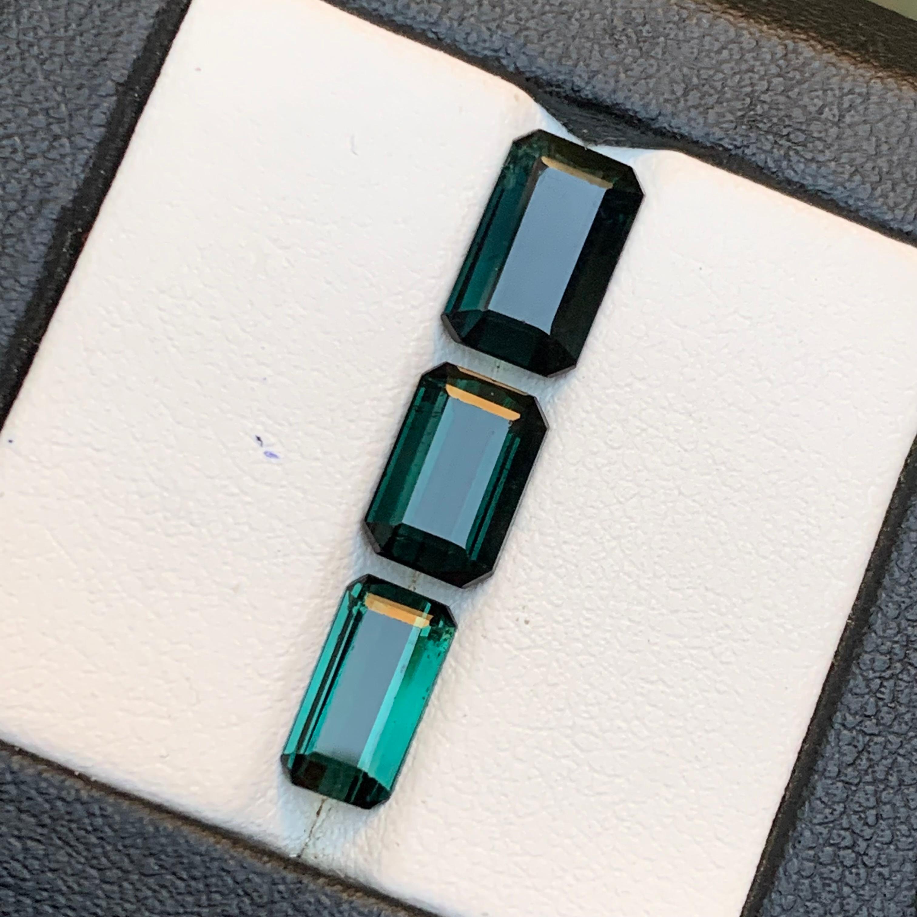 Dunkelblaugrüner, natürlicher Turmalin, loses Edelsteinpaket für Ringe, Halskettenanhänger, Armbänder oder jede andere Schmuckfassung - Smaragdschliff aus Kunar Afghanistan!!!

💎 EDELSTEINART: Turmalin
⚖️ GEWICHT: 5,91 Karat
FORM & SCHNITT: