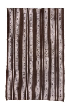Kilim vintage brun foncé et blanc cassé