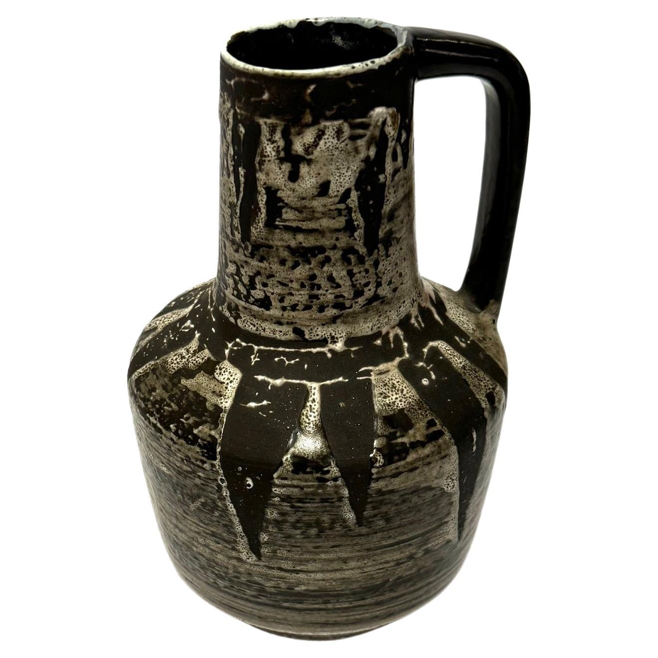 Brocca in ceramica dal design marrone scuro e marrone scuro, Italia, metà del secolo scorso in vendita