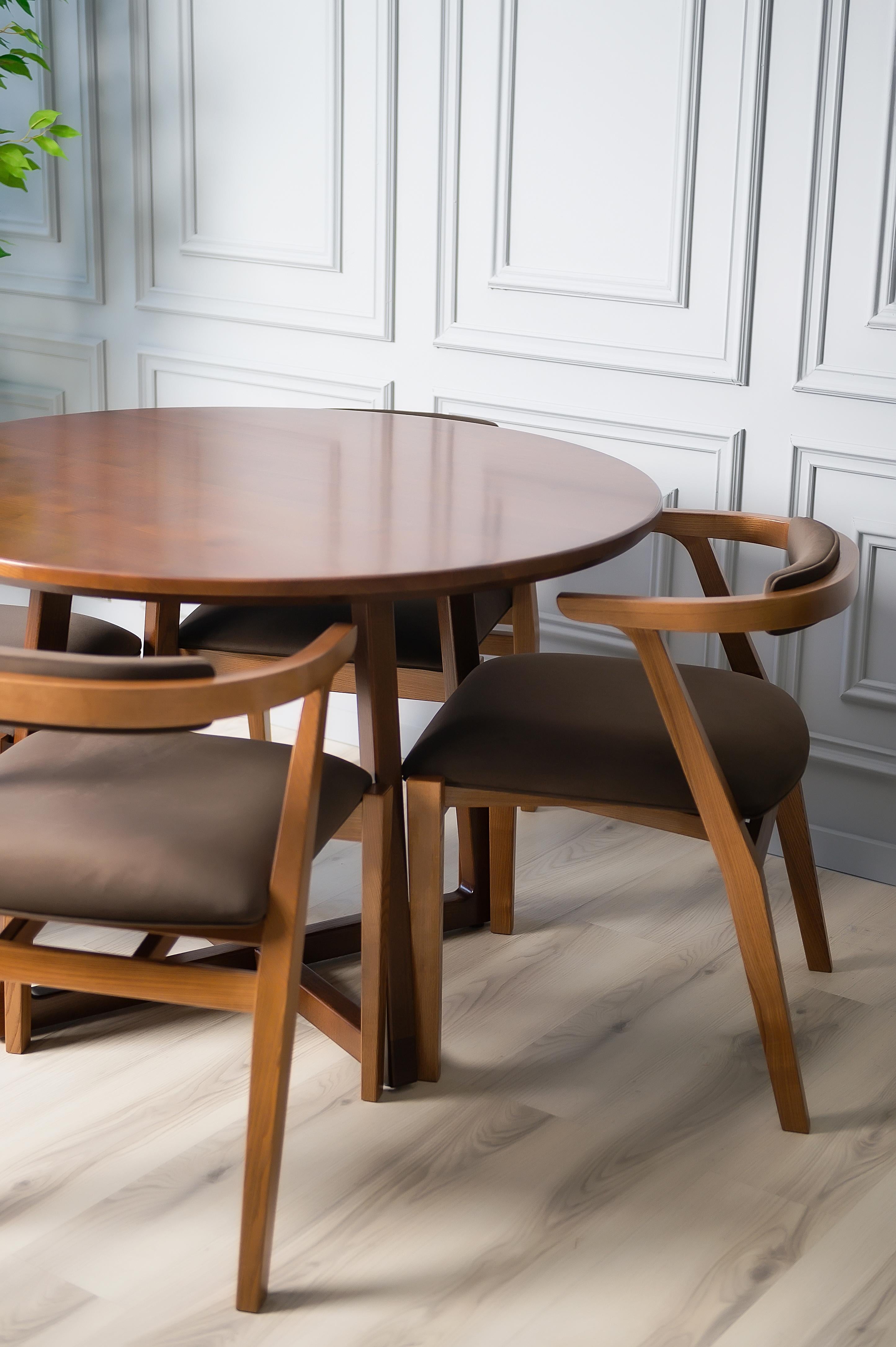 Table de salle à manger ronde en bois massif de frêne brun foncé en vente 8