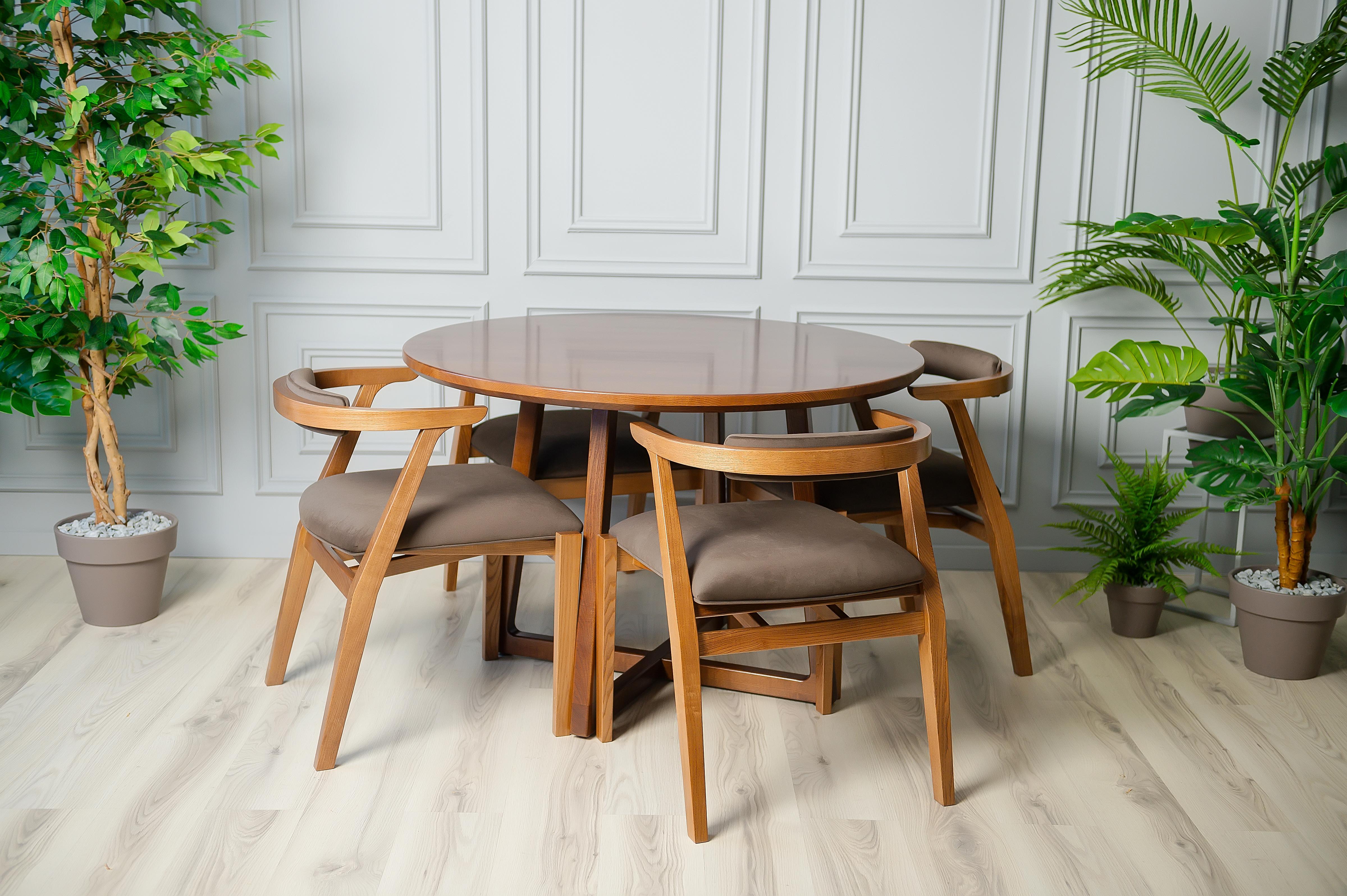 Table de salle à manger ronde en bois massif de frêne brun foncé en vente 9