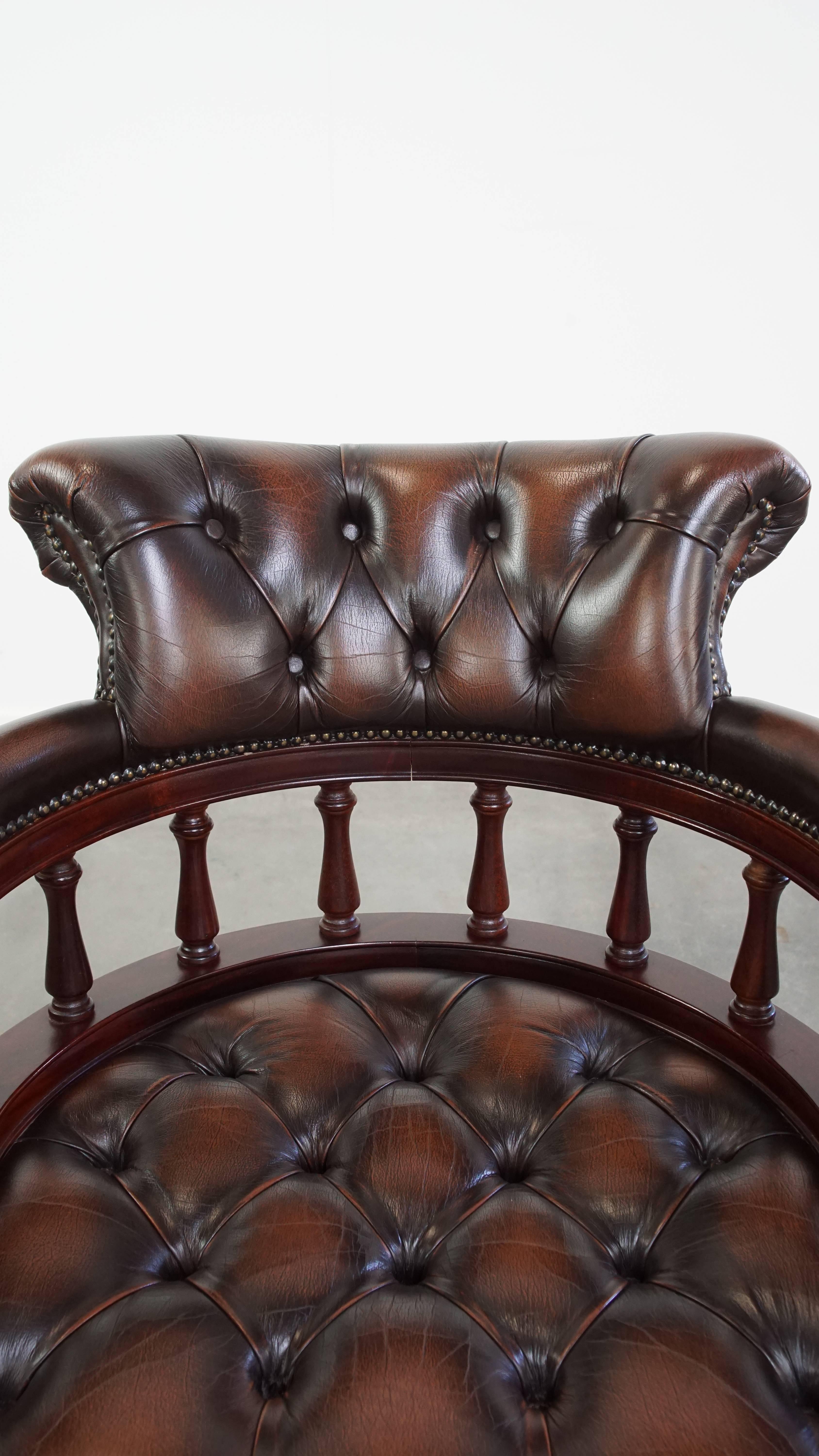 Dark Brown Chesterfield Office Chair in Cowhide Leather and Wood For Sale 4