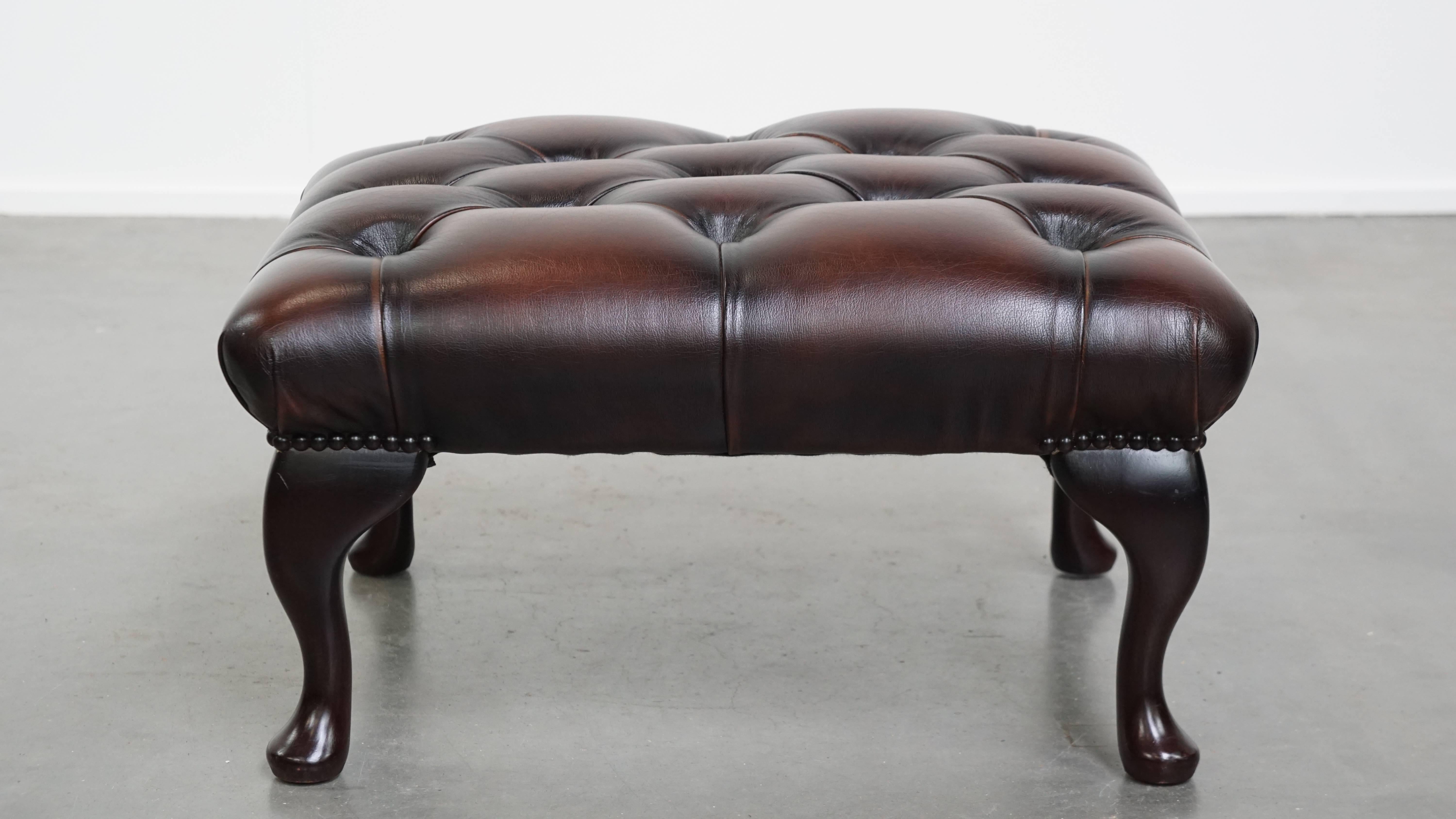Dunkelbrauner Chesterfield-Ottoman aus Rindsleder (Handgefertigt) im Angebot