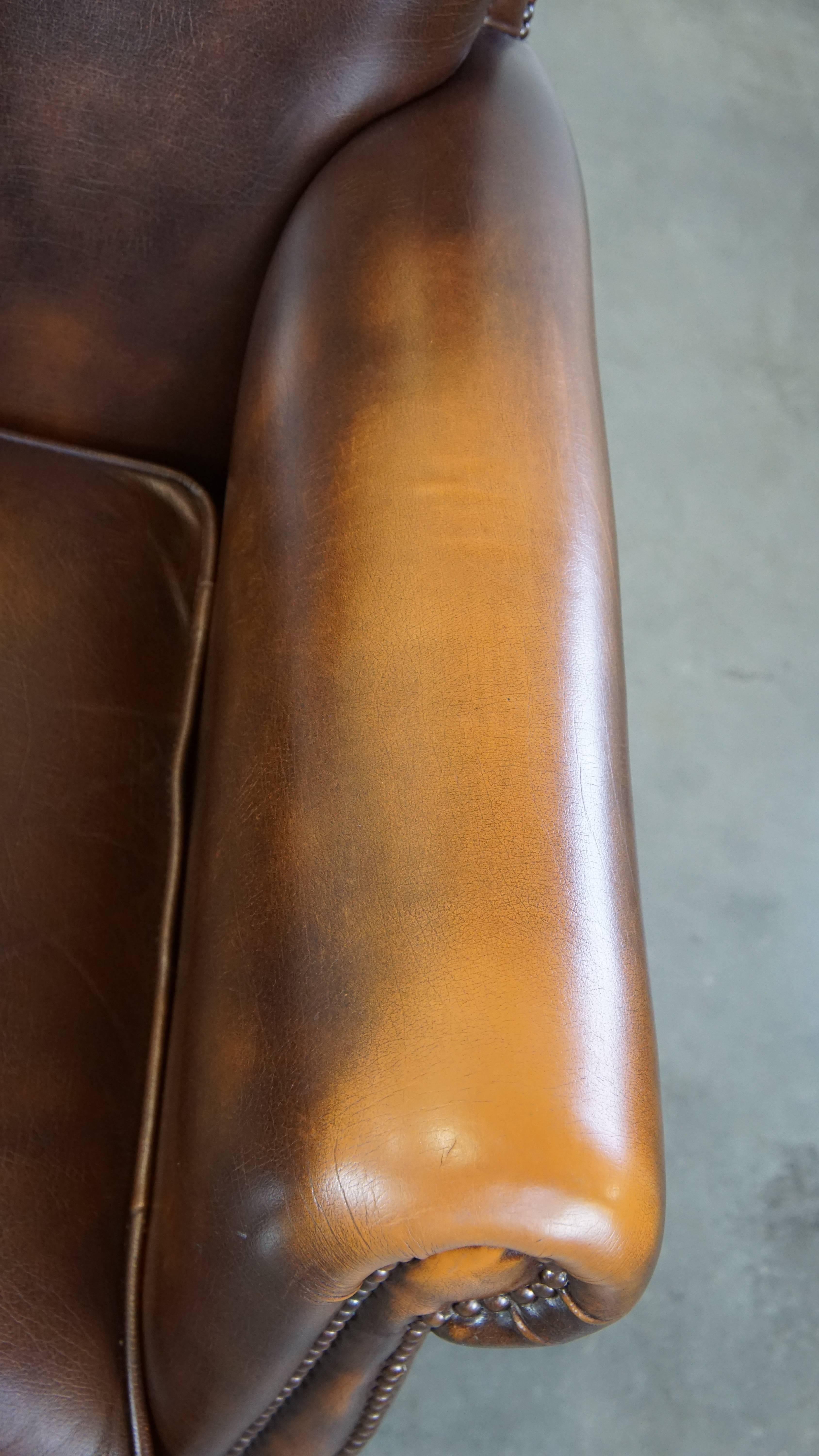 Dark brown cow leather English style armchair with a robust appearance For Sale 2