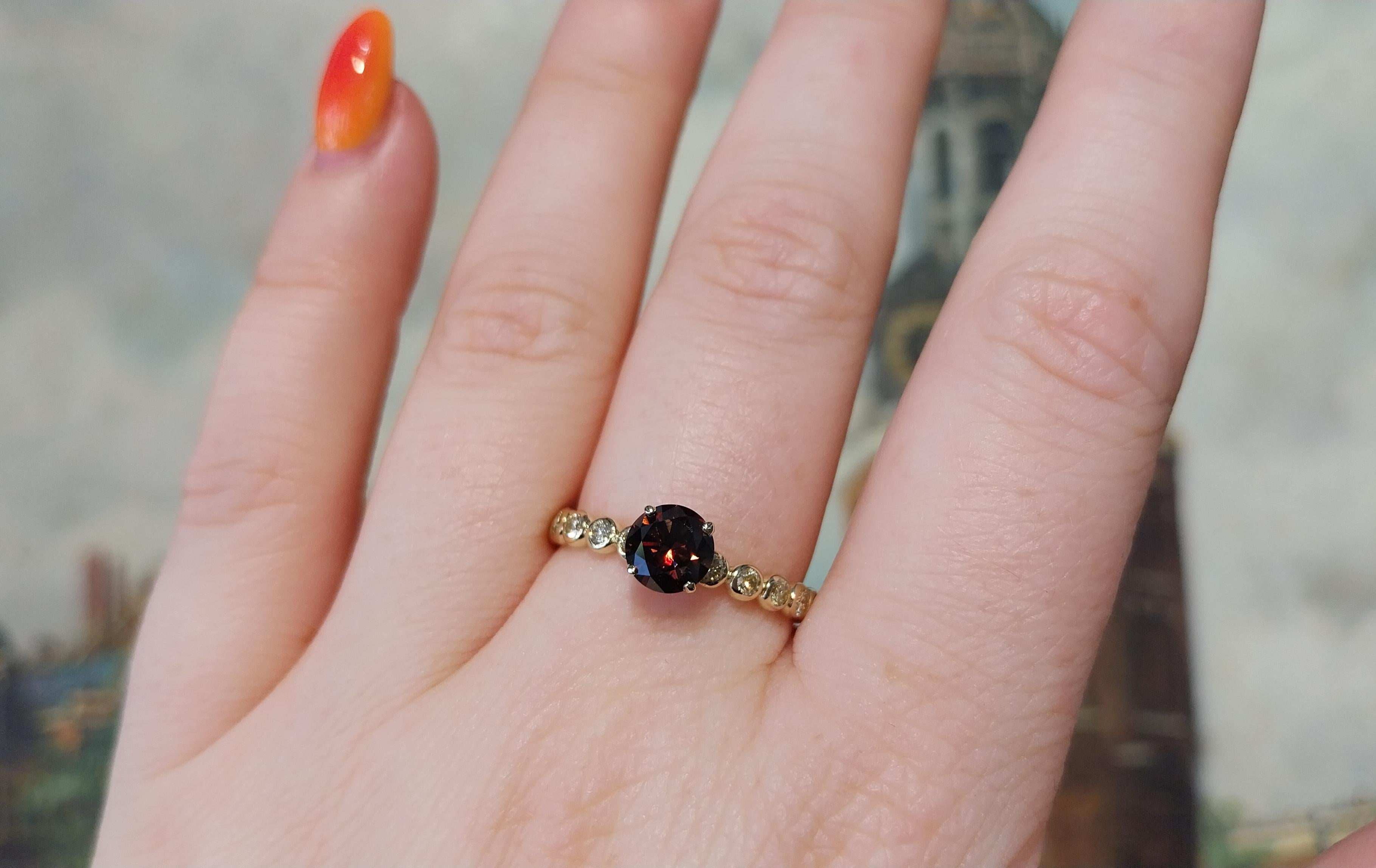 Modern Dark brown diamond ring with brilliant cuts in 14 carat gold For Sale