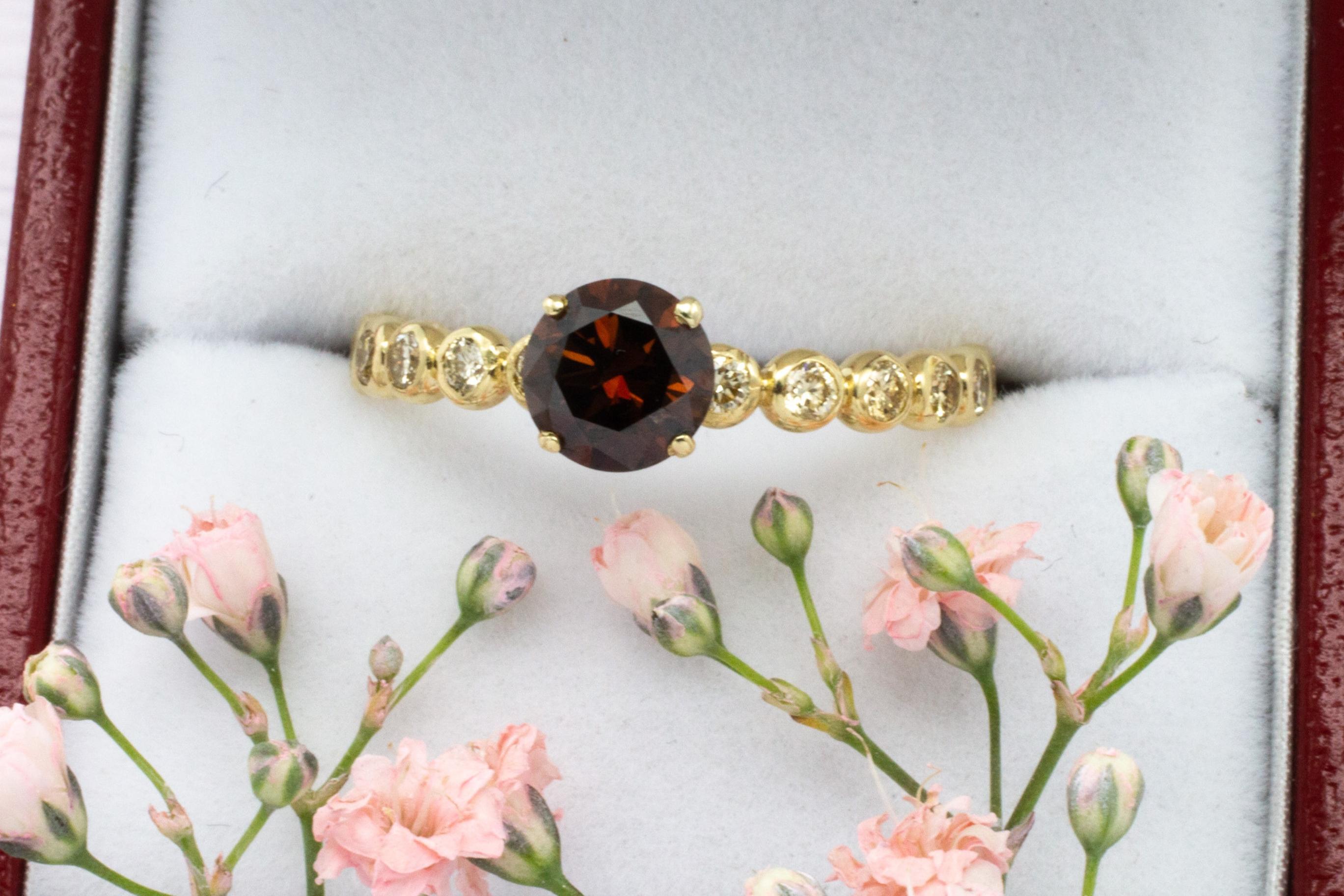 Dark brown diamond ring with brilliant cuts in 14 carat gold For Sale 2