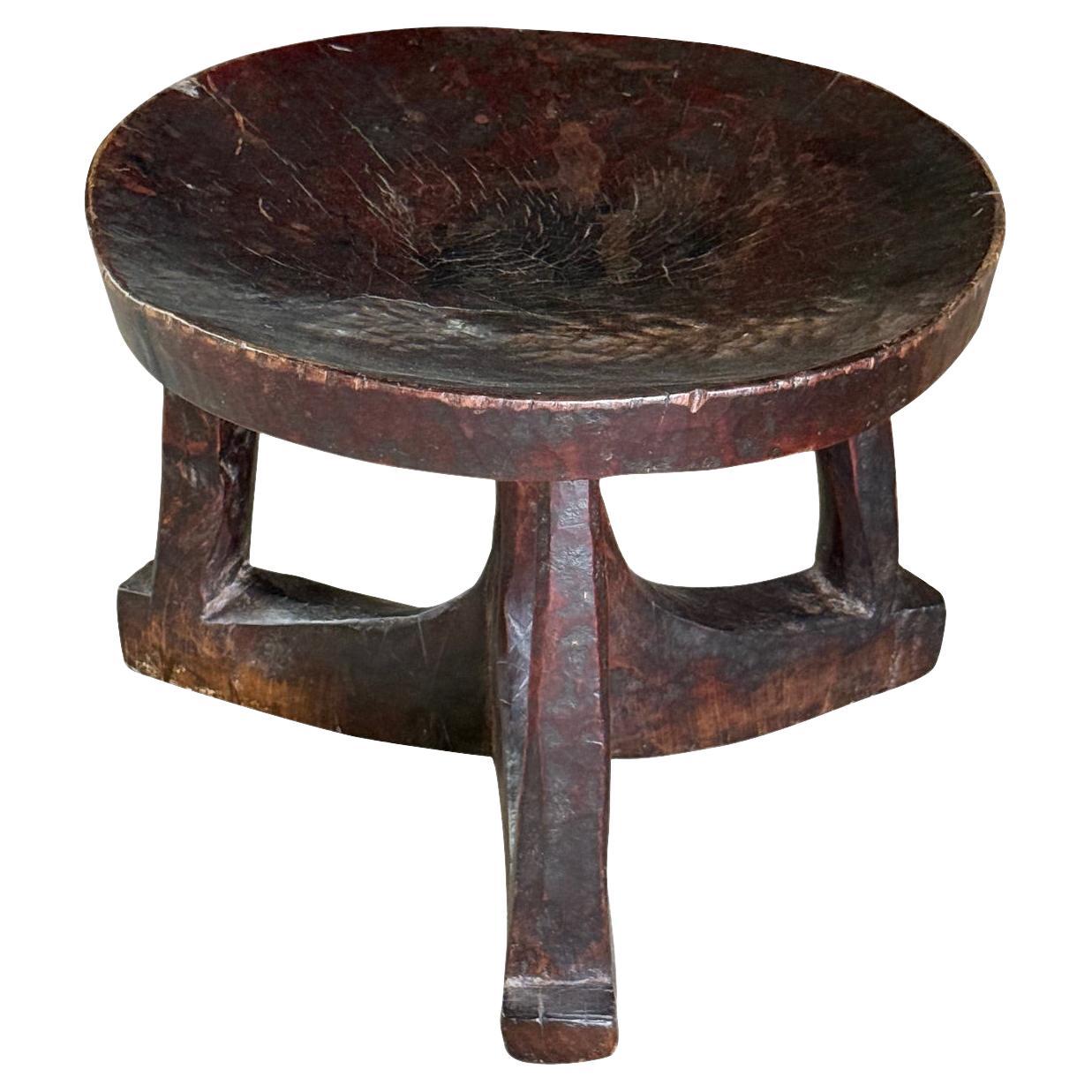Taburete etíope de madera tallada marrón oscuro, África, años 20
