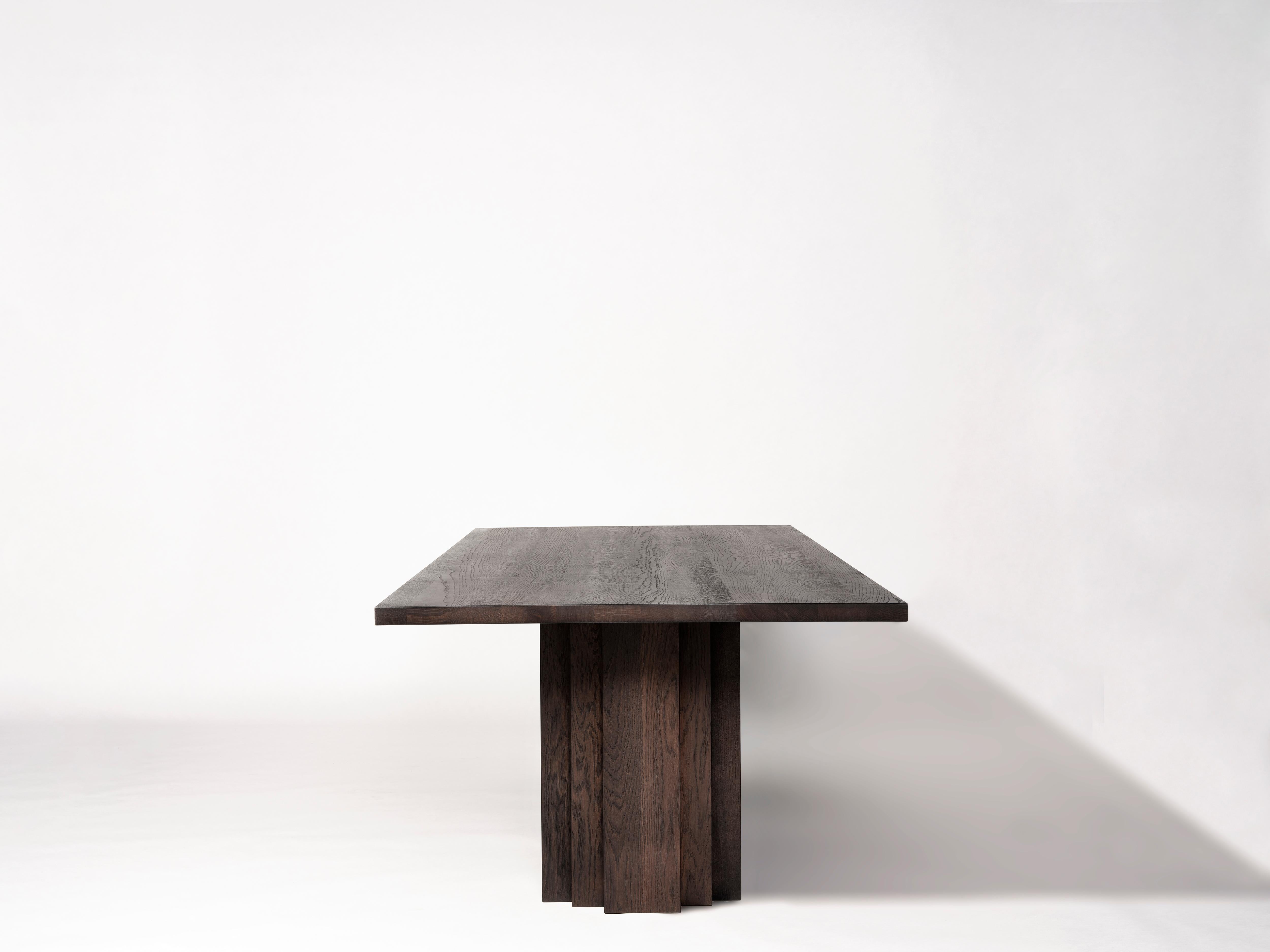Néerlandais Table de salle à manger européenne en Oak Brown foncé - Brut by Mokko en vente