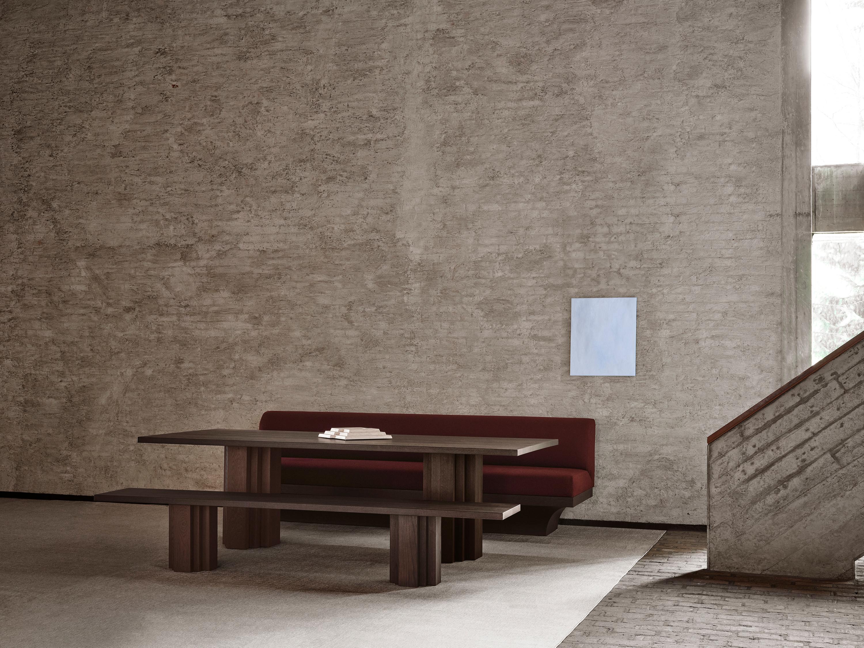 Table de salle à manger européenne en Oak Brown foncé - Brut by Mokko Neuf - En vente à Amsterdam, NL
